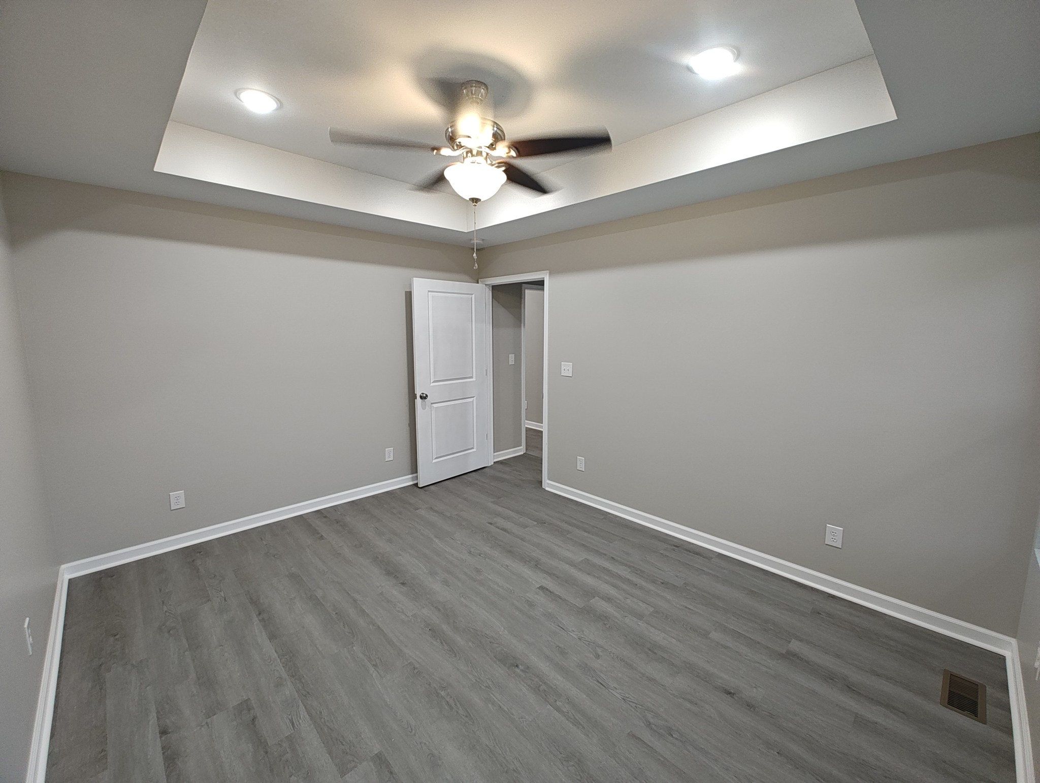 689 W Main St