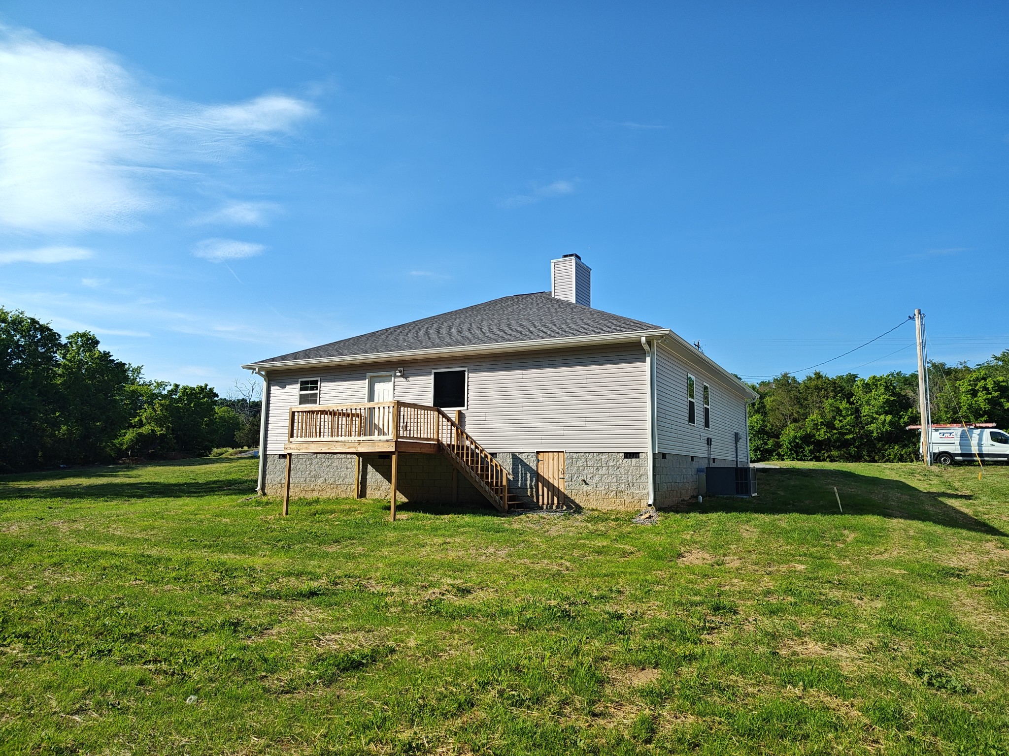 689 W Main St
