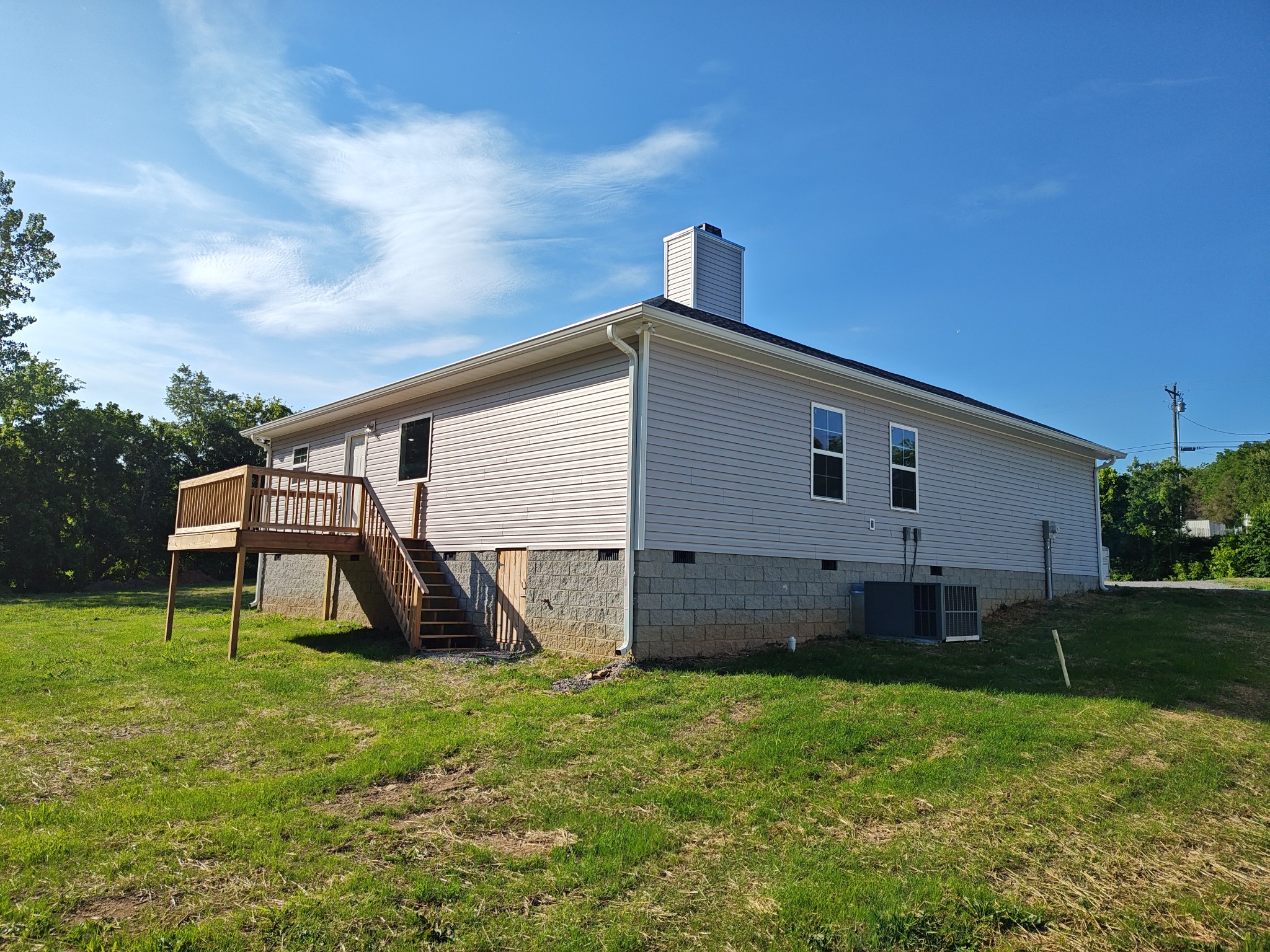 689 W Main St