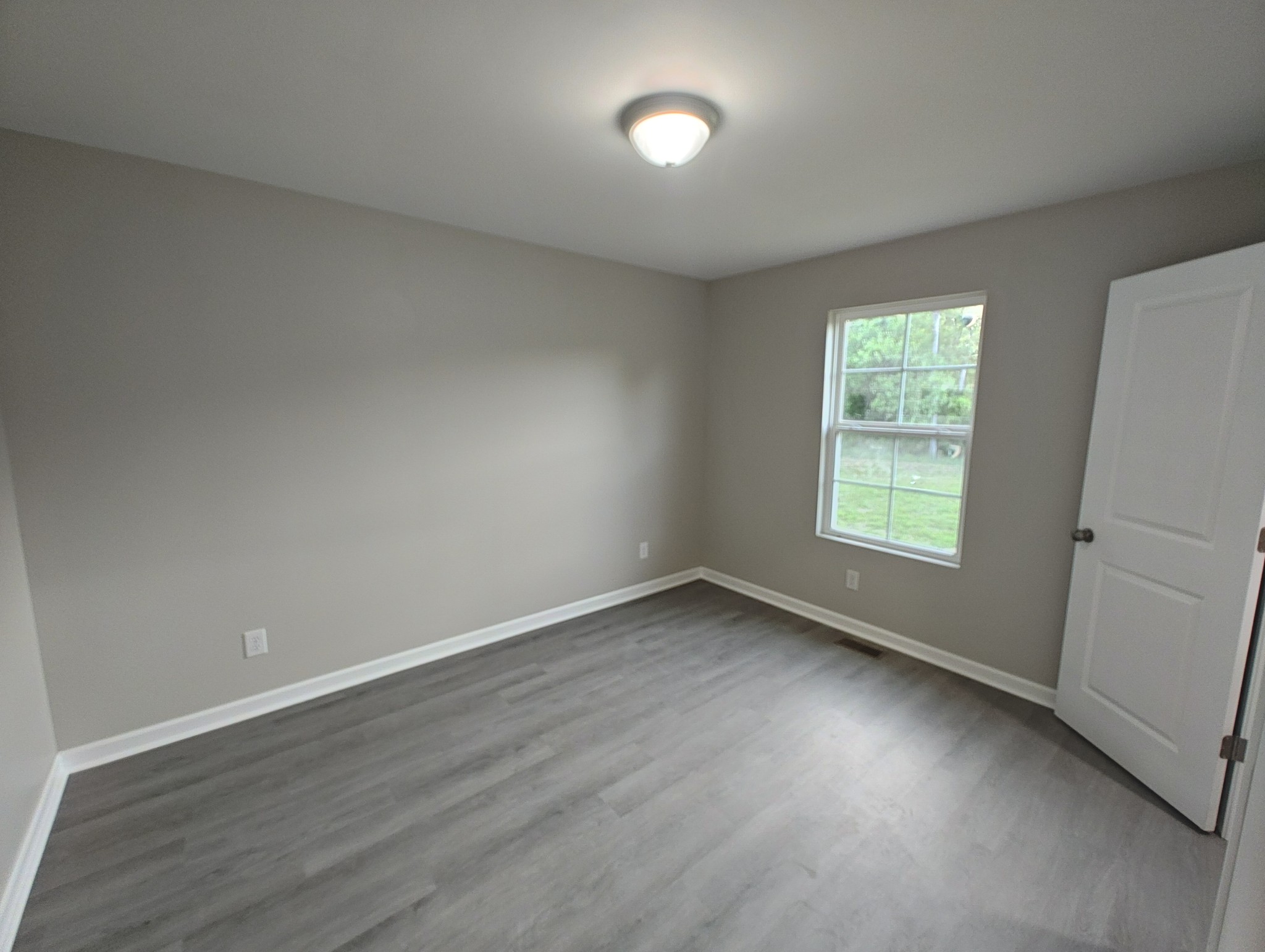 689 W Main St
