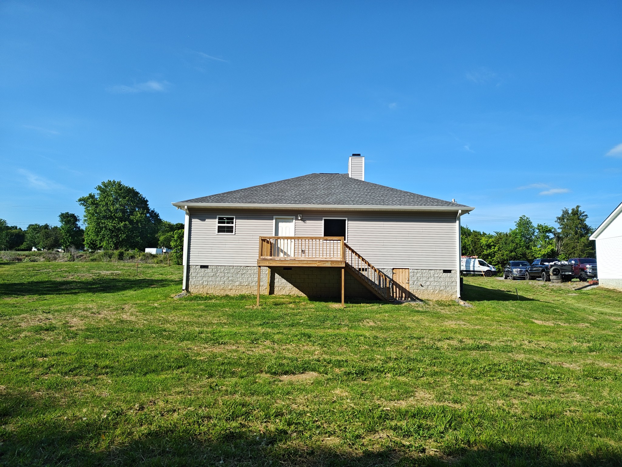 689 W Main St