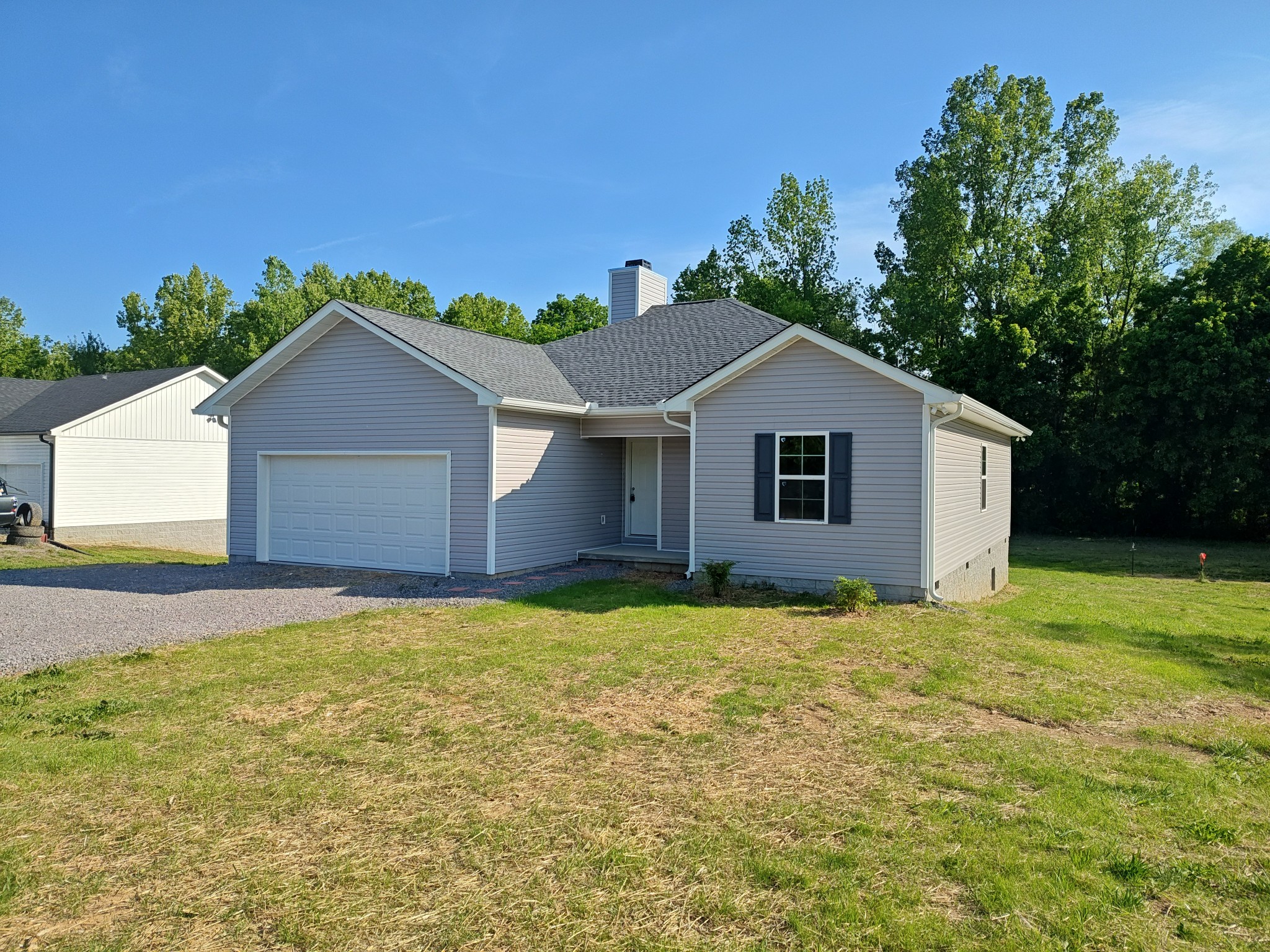 689 W Main St