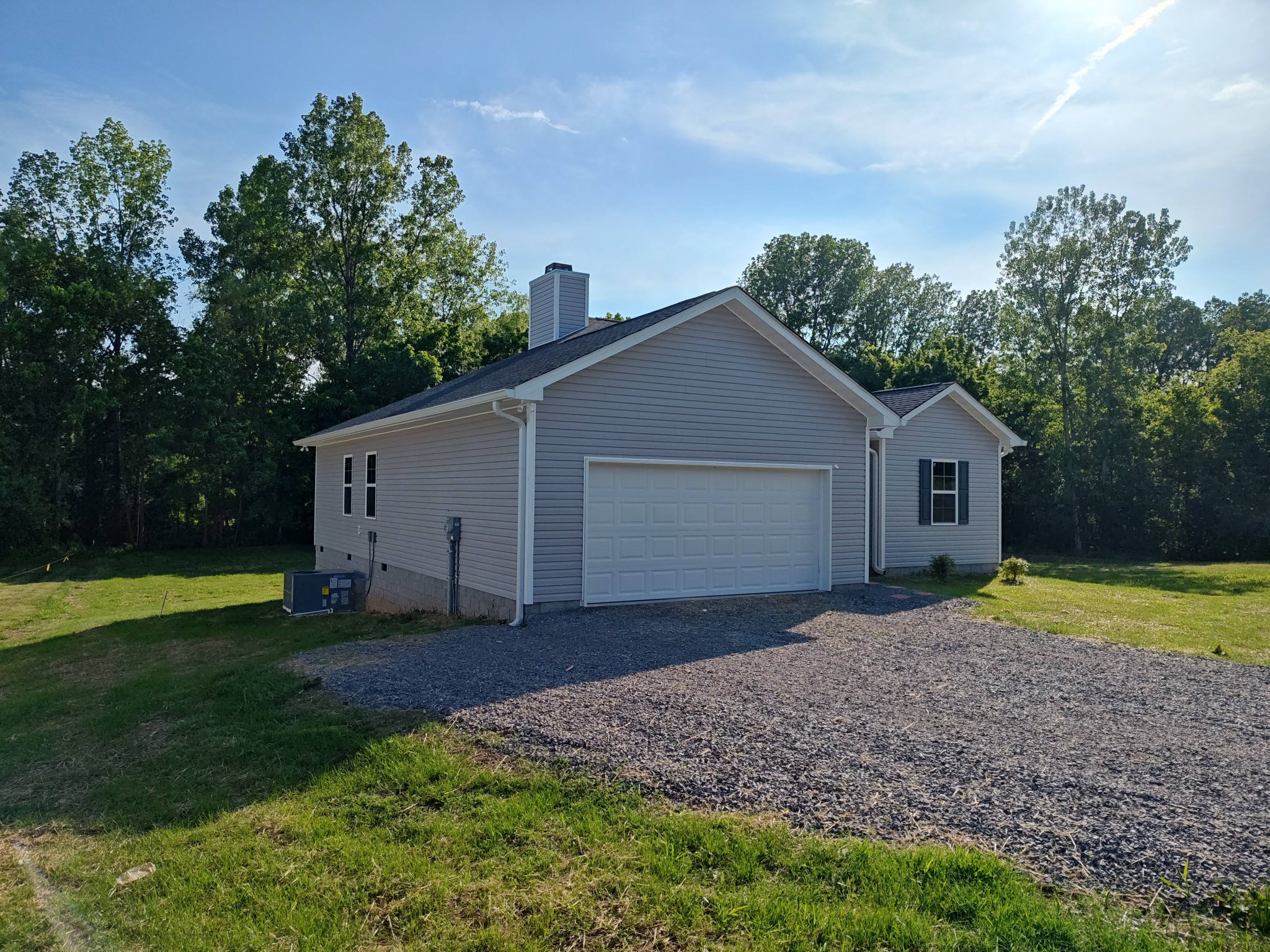 689 W Main St