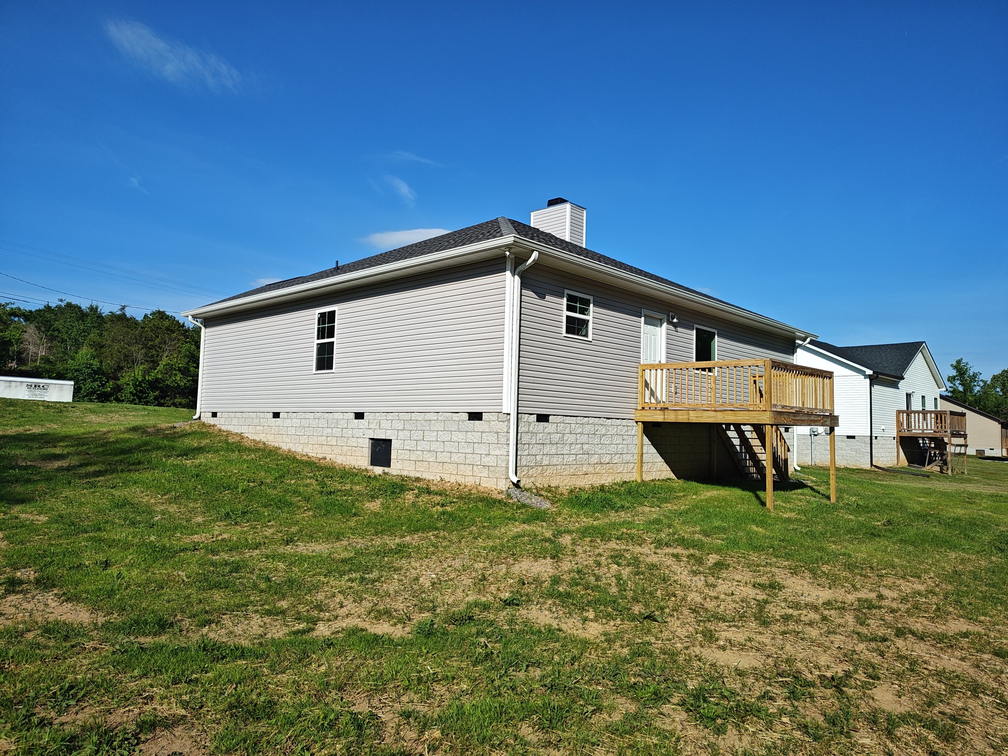 689 W Main St