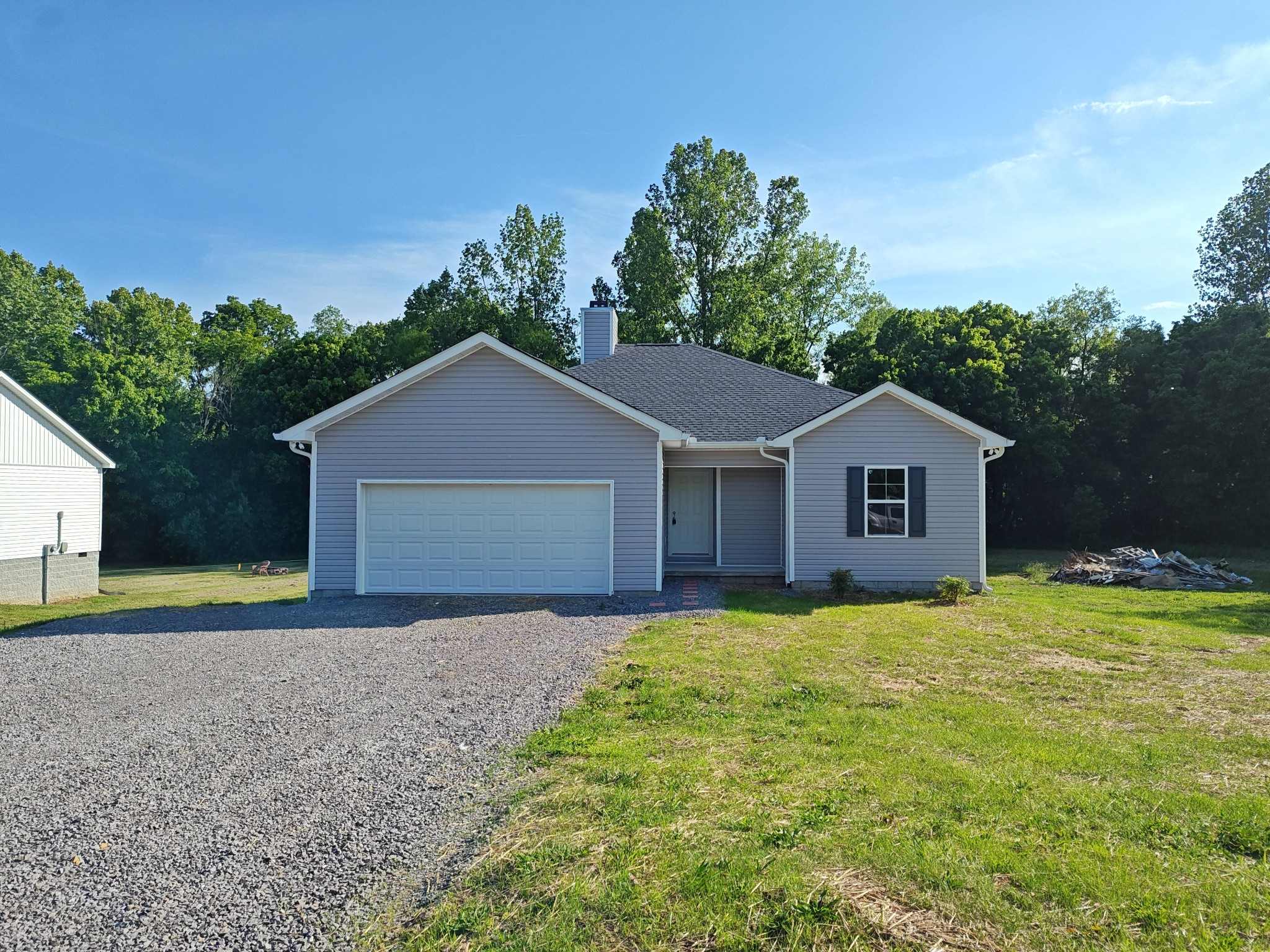 689 W Main St