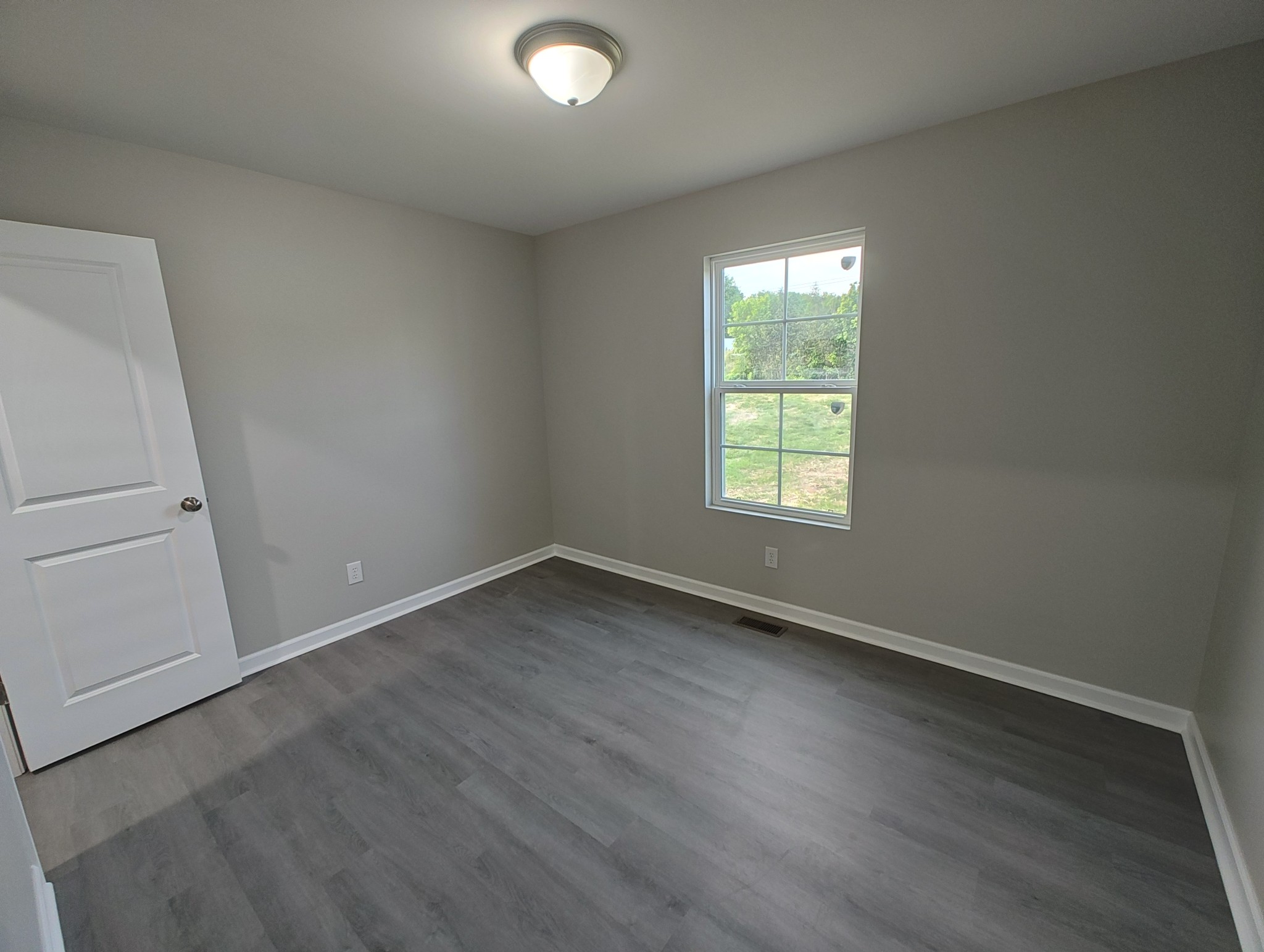 689 W Main St