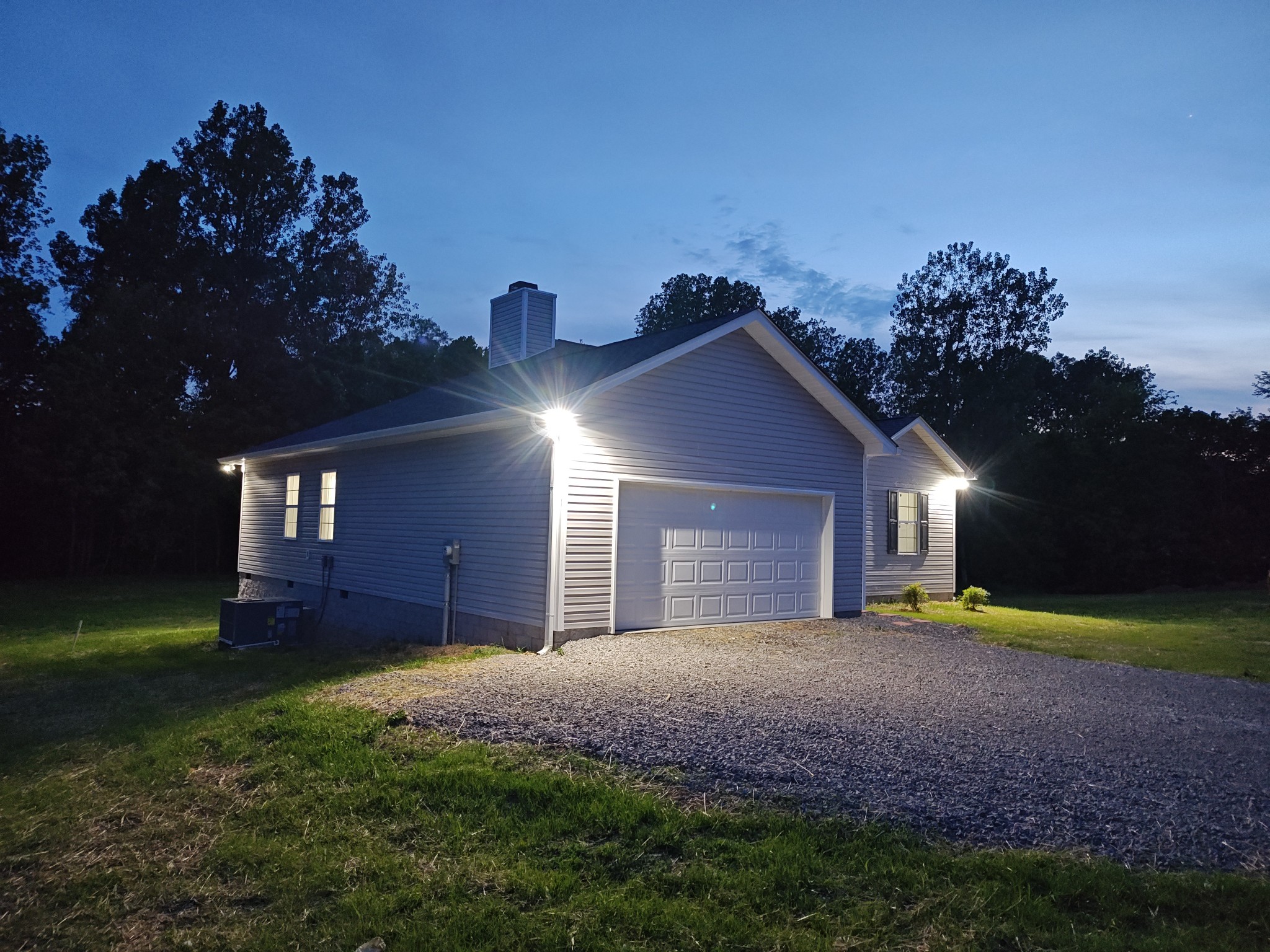 689 W Main St