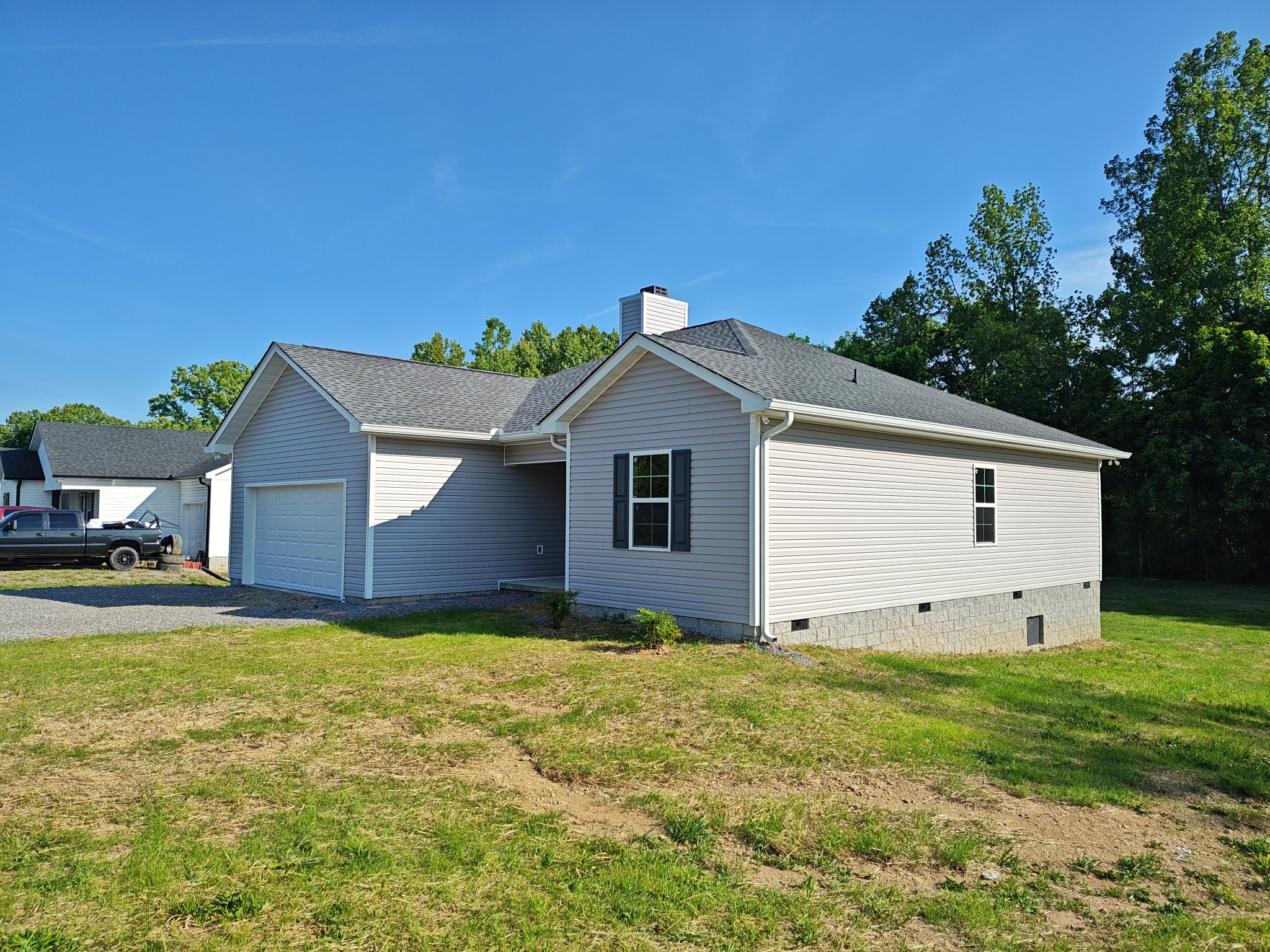 689 W Main St
