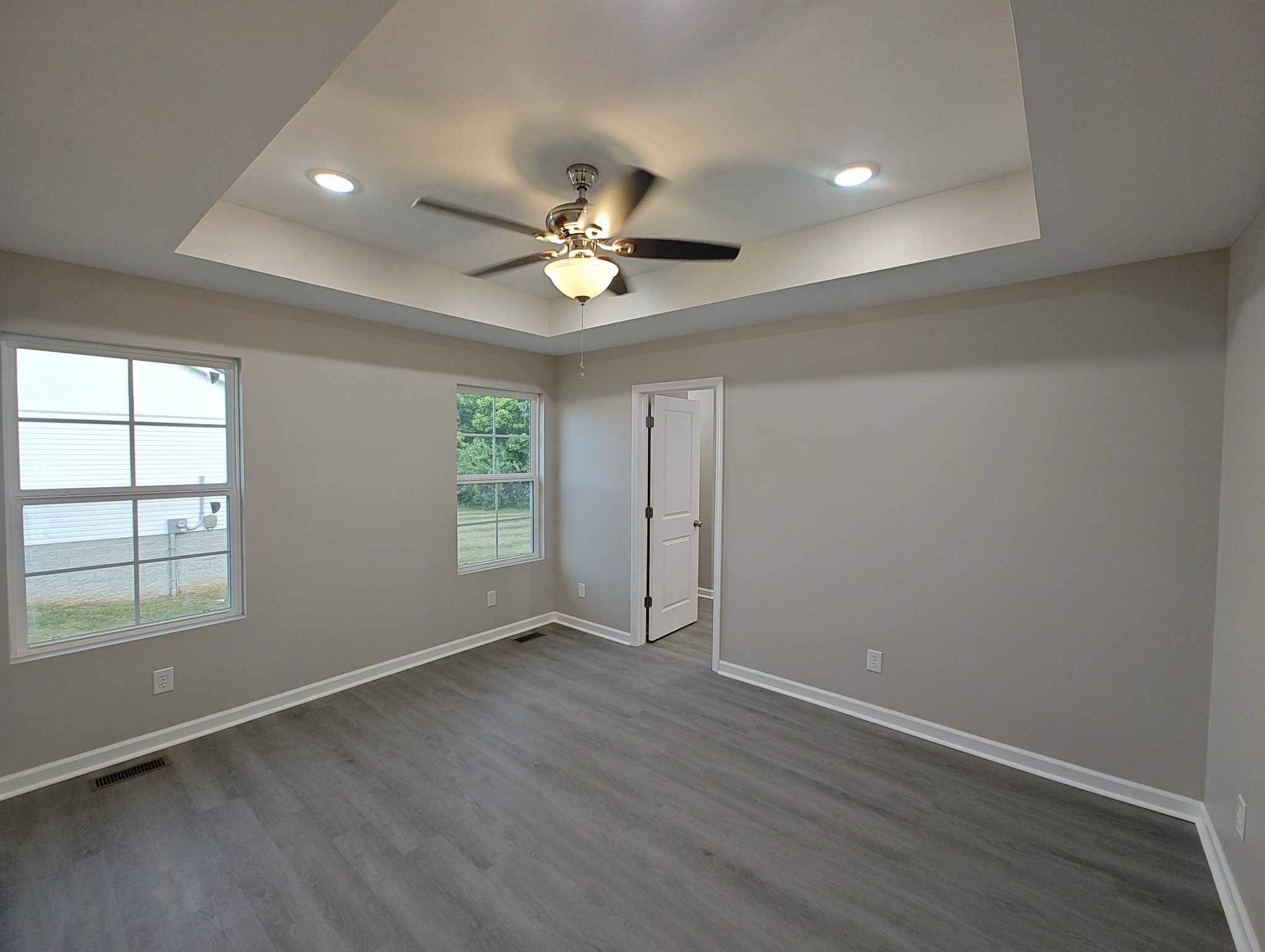 689 W Main St