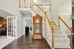 808 Overhills Dr