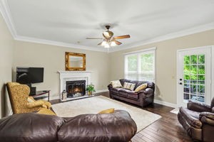 808 Overhills Dr