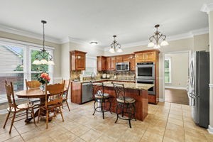 808 Overhills Dr
