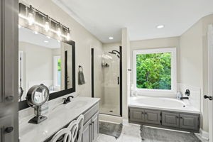808 Overhills Dr