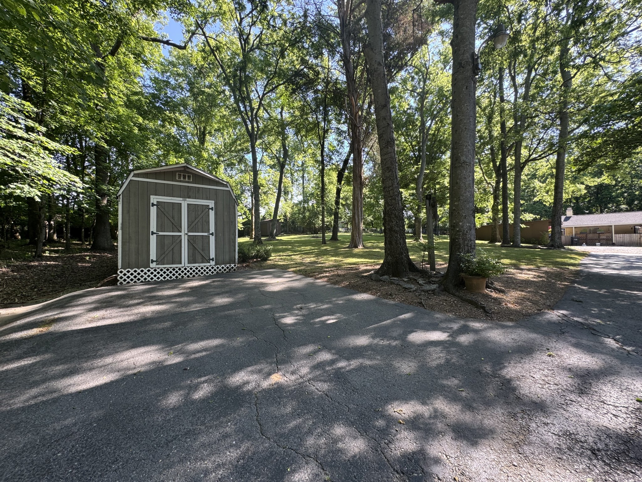 695 Overlook Dr