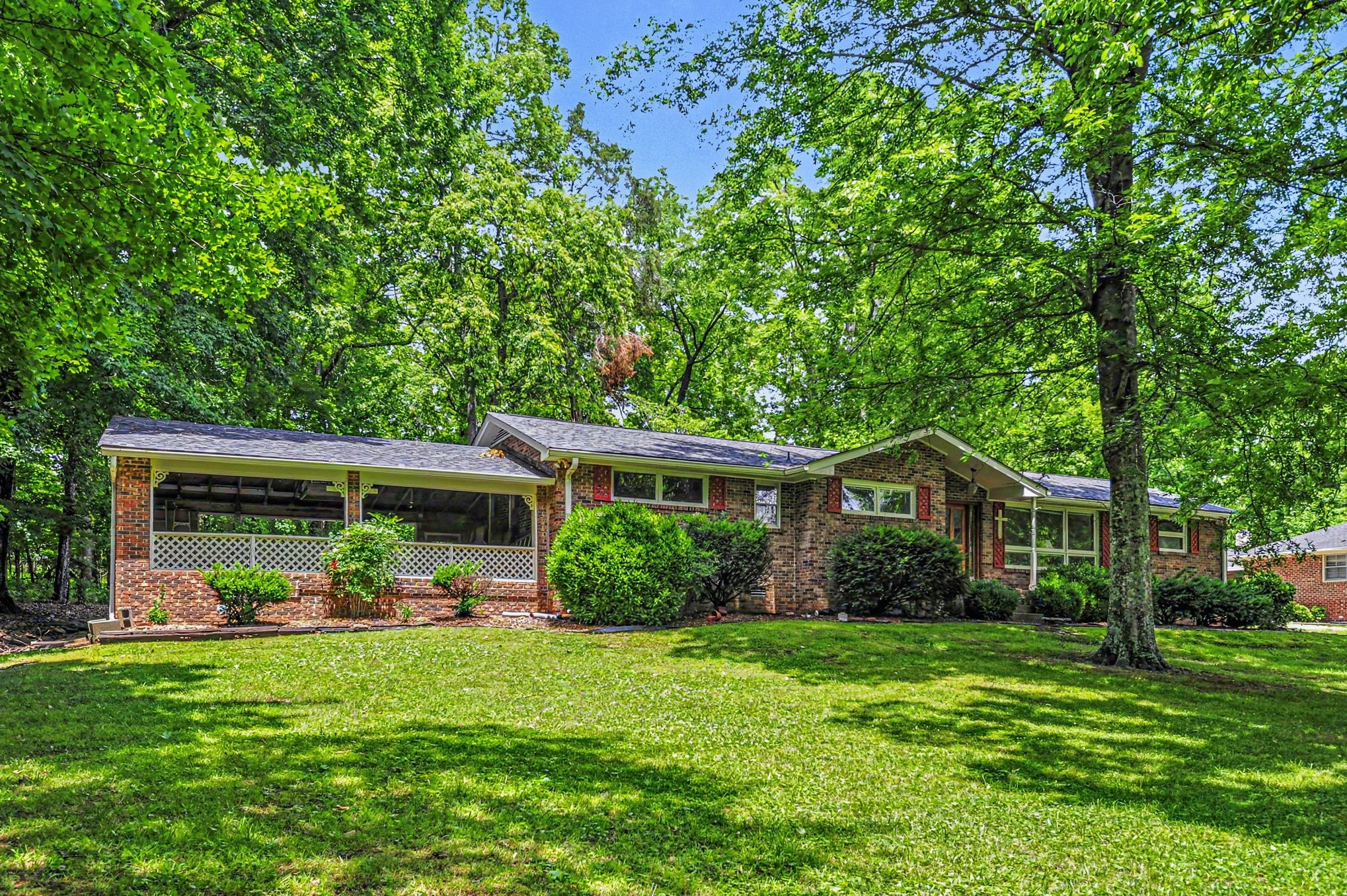 695 Overlook Dr