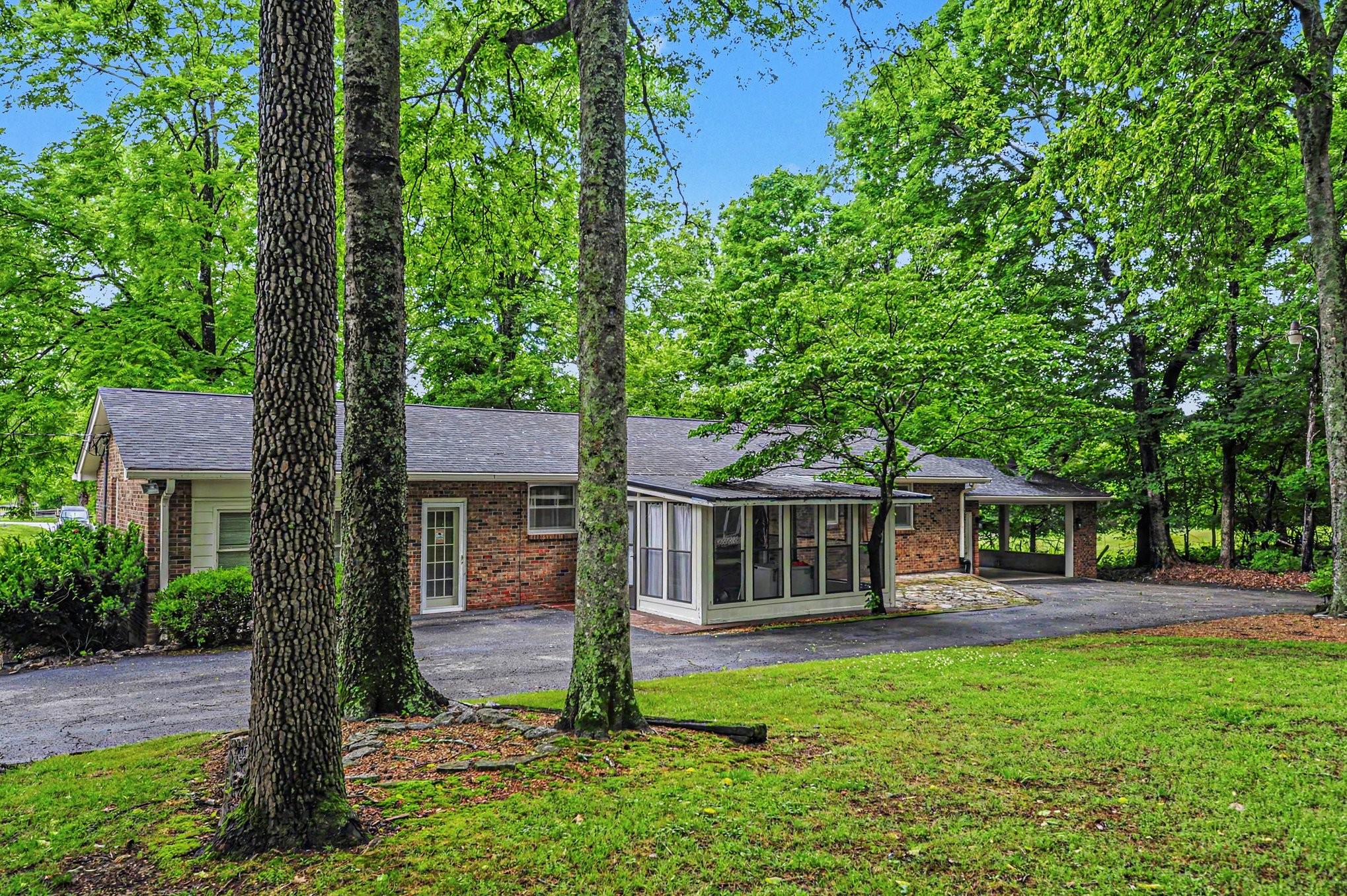 695 Overlook Dr