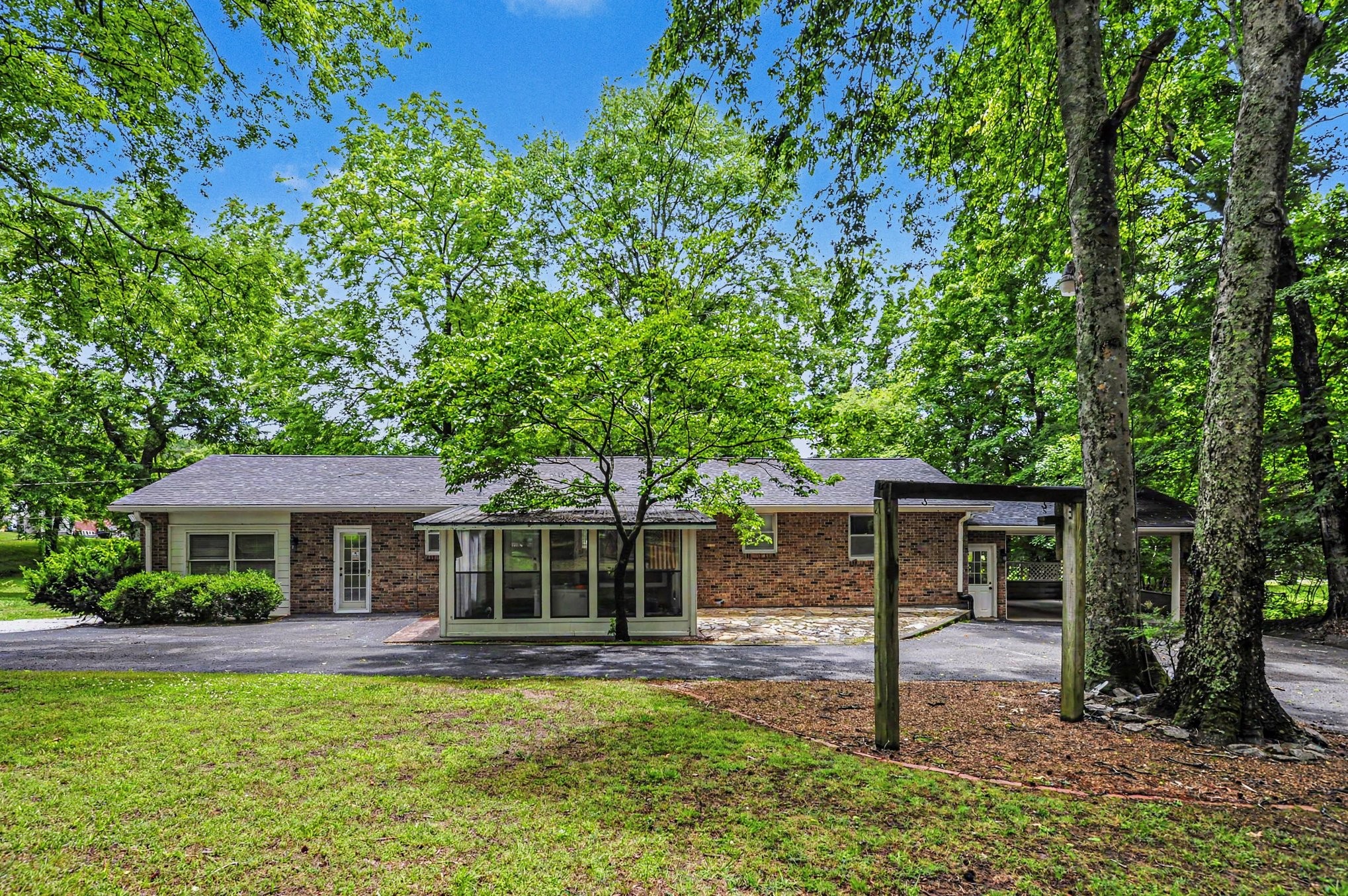 695 Overlook Dr