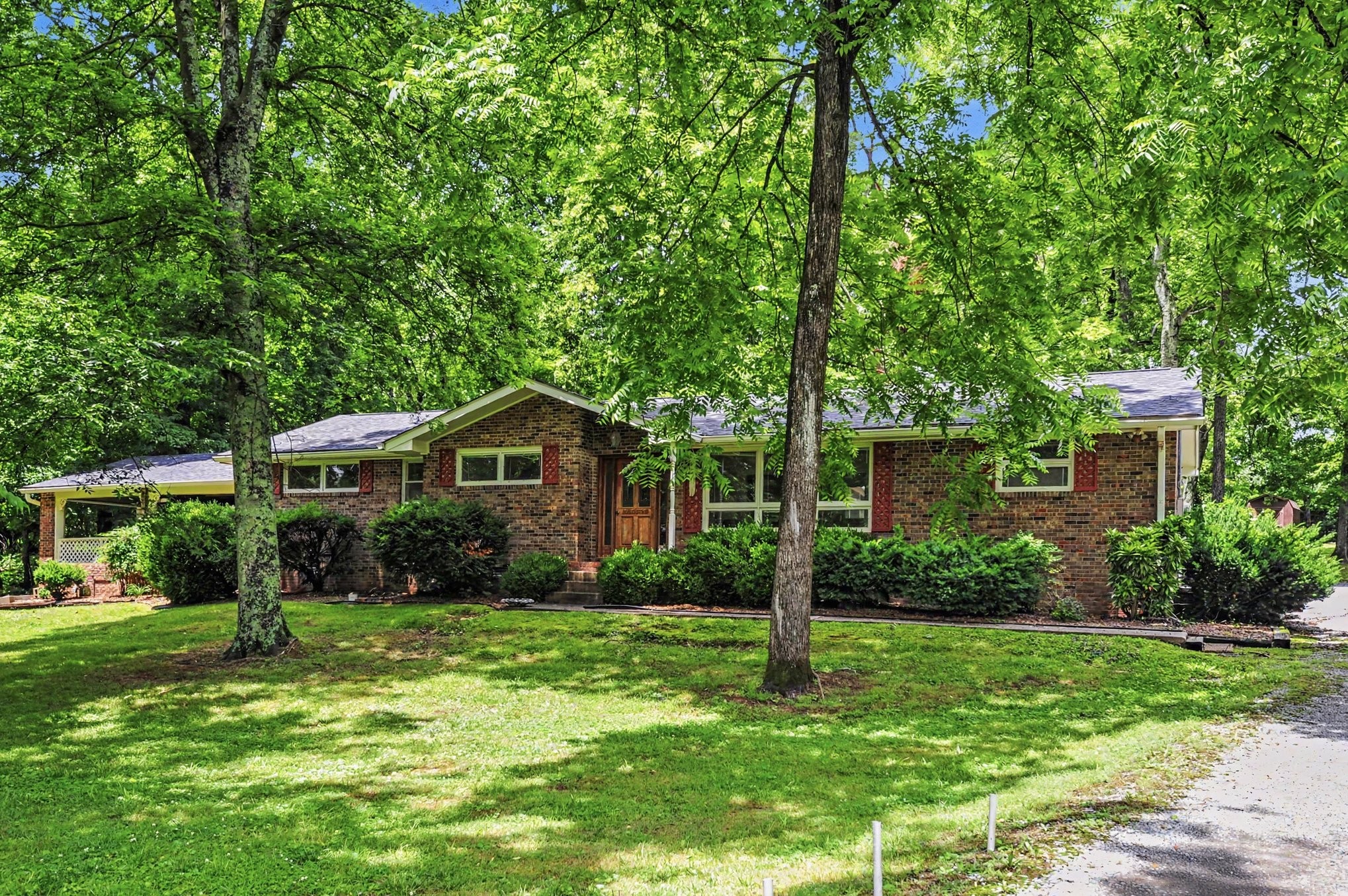 695 Overlook Dr
