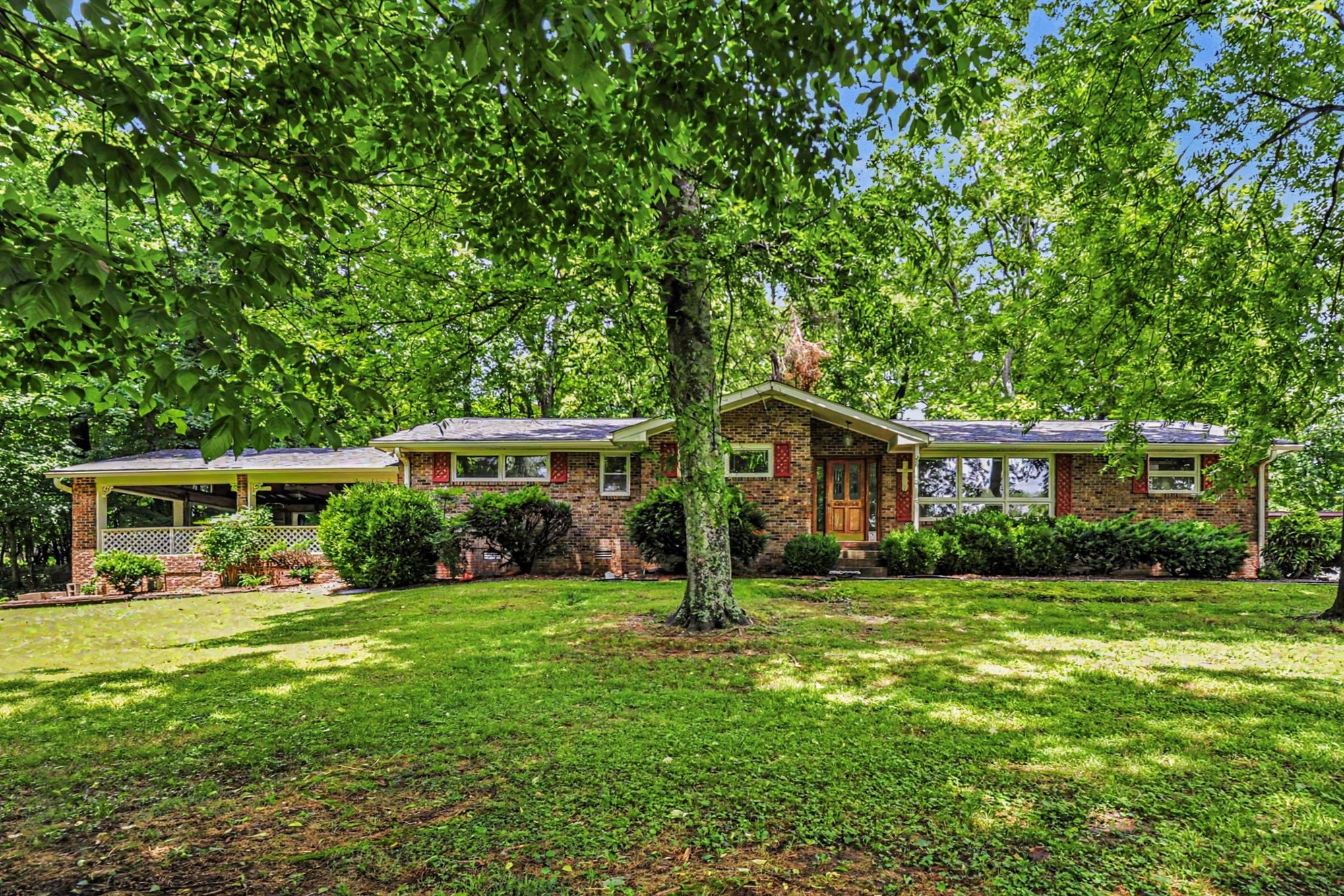 695 Overlook Dr