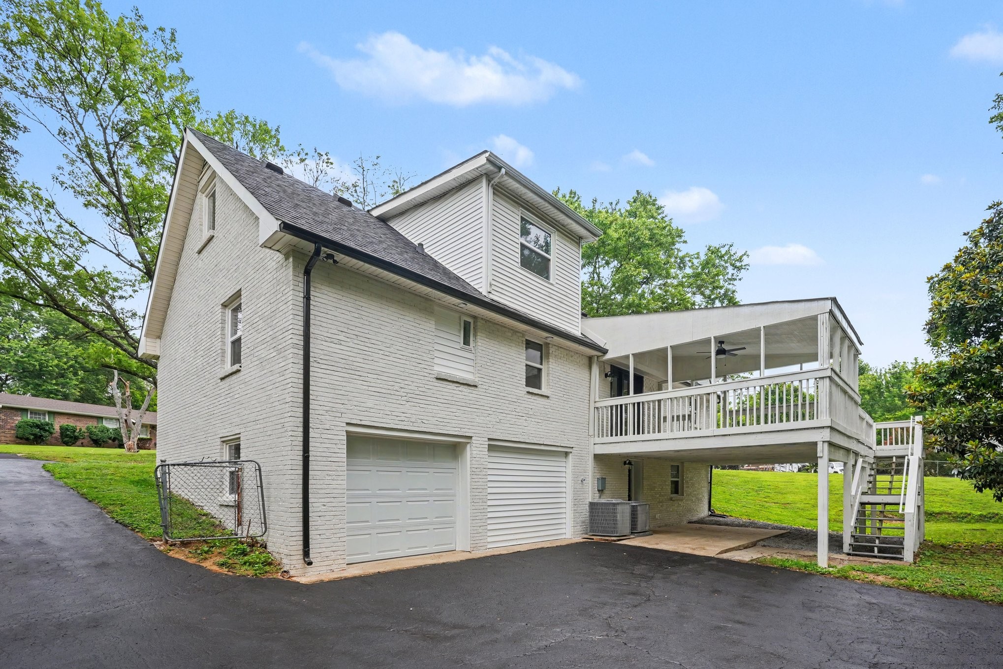 4833 Shasta Dr