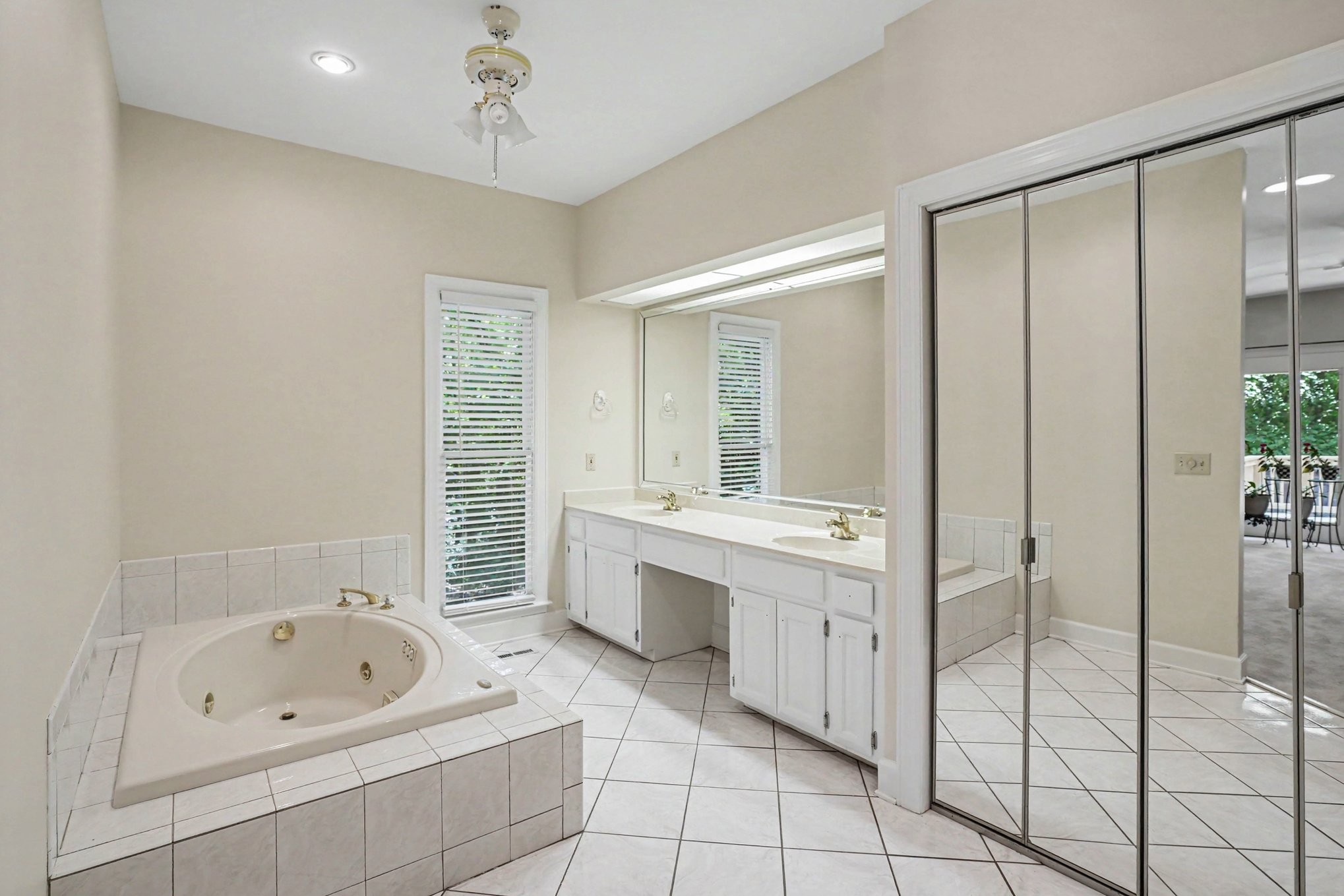 217 Scenic Ridge Ct