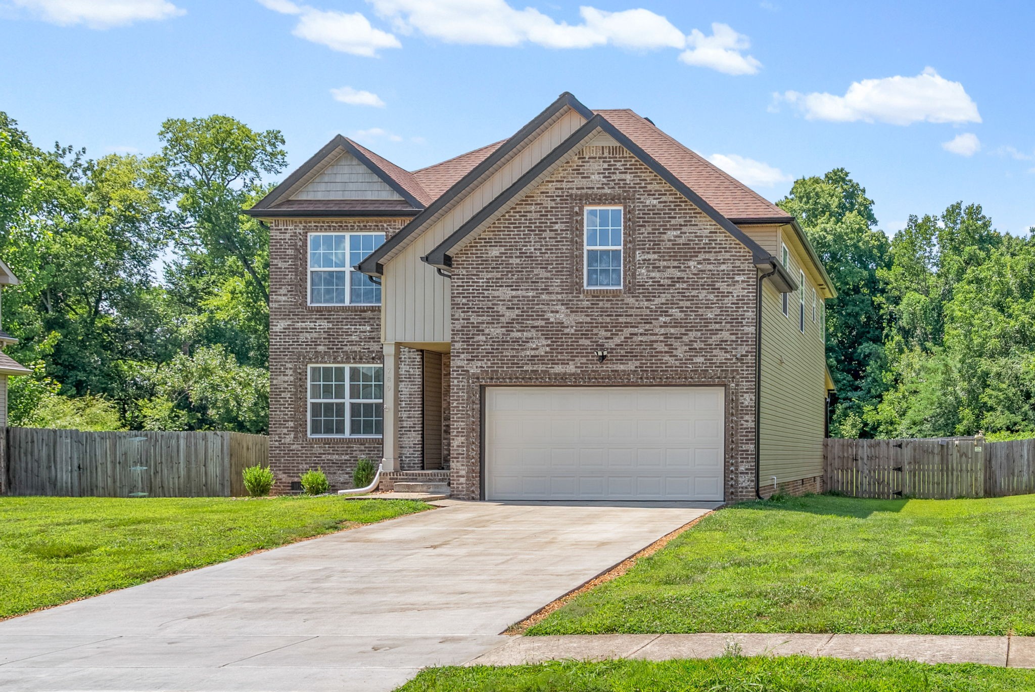 789 Banister Dr