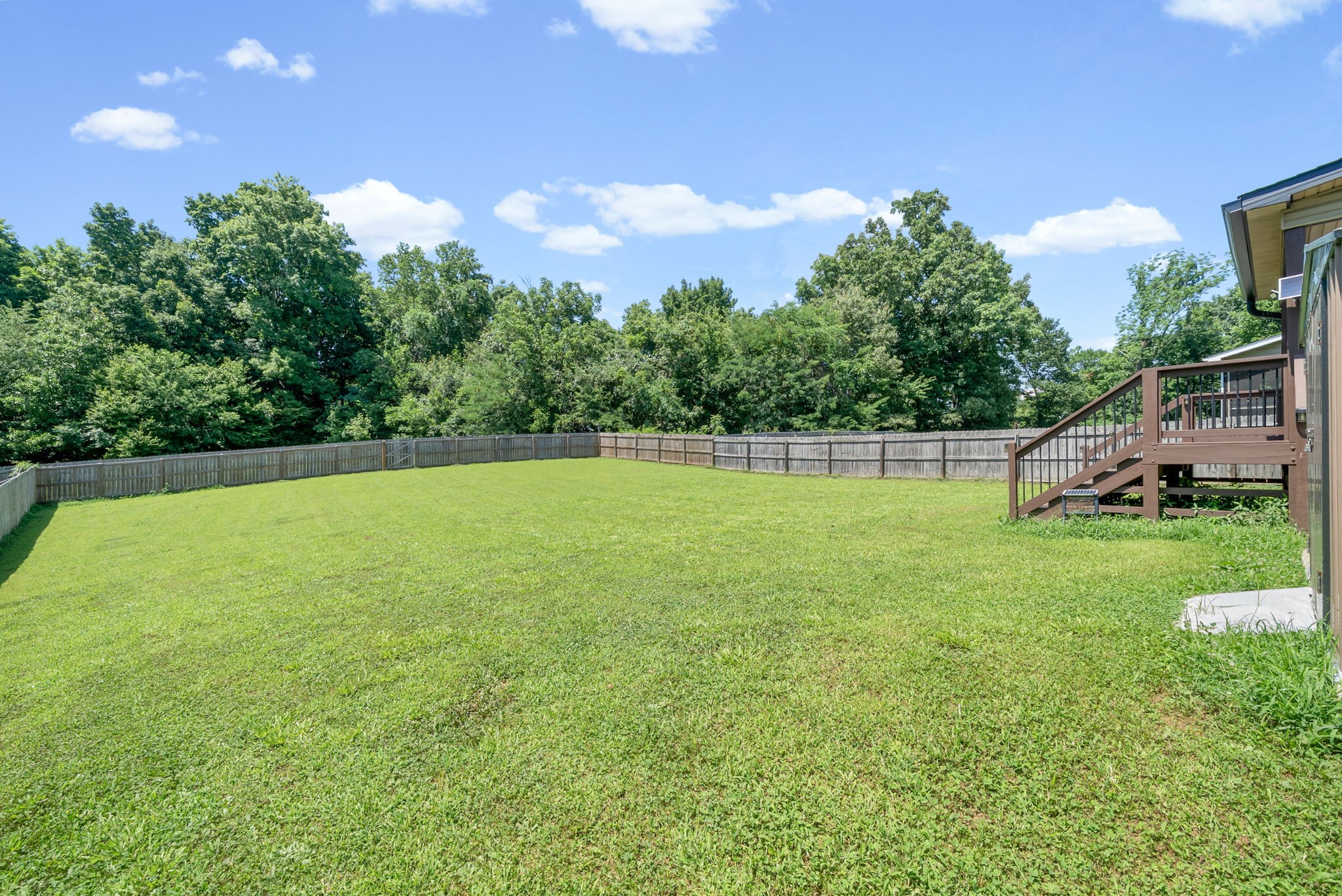 789 Banister Dr