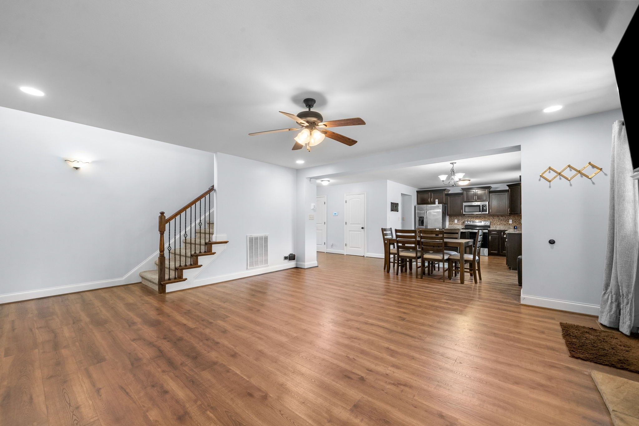 789 Banister Dr