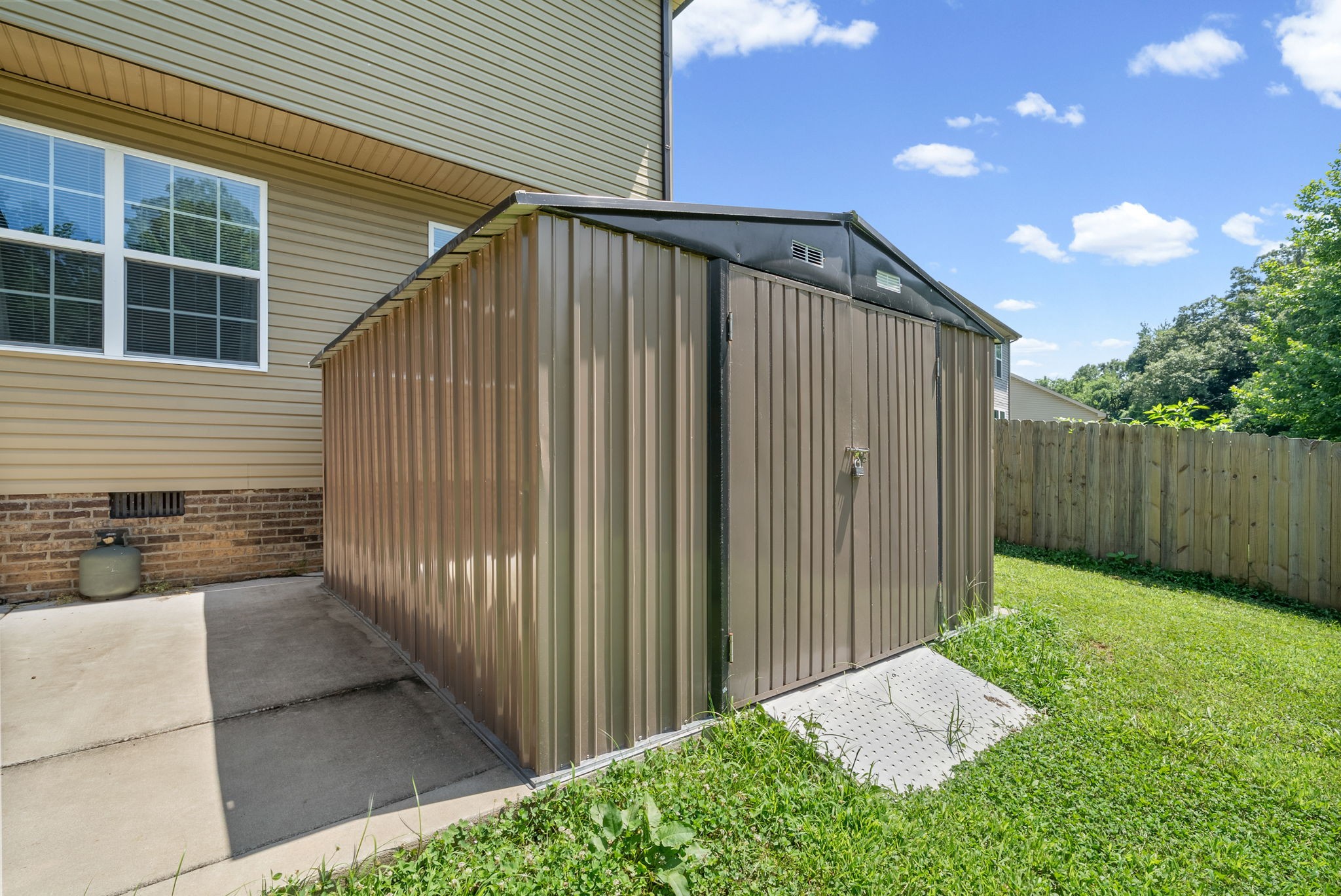 789 Banister Dr