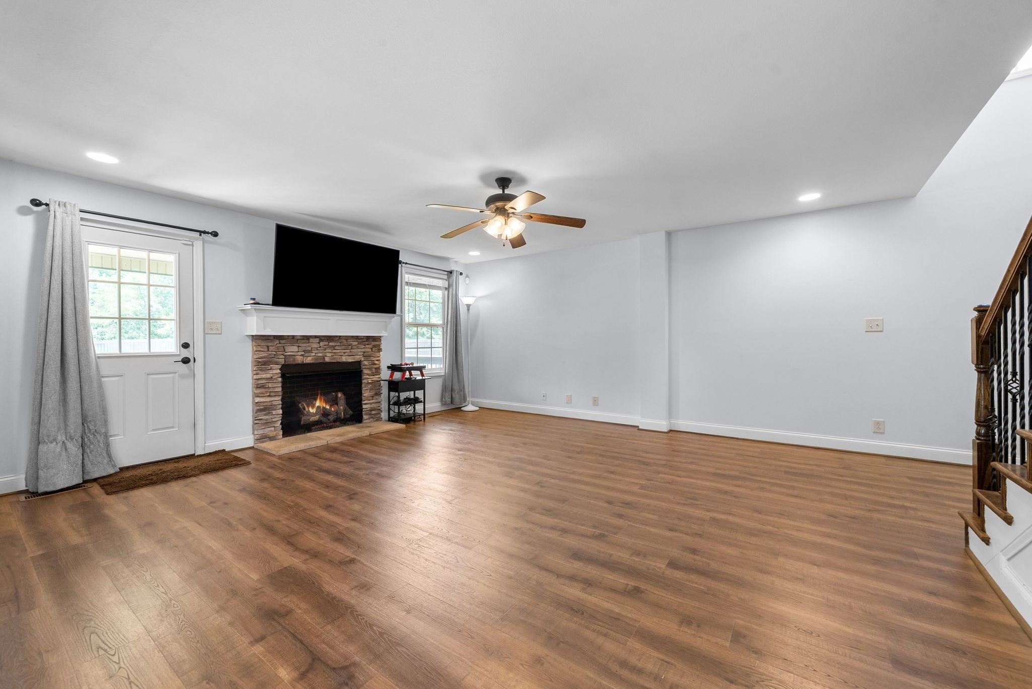 789 Banister Dr