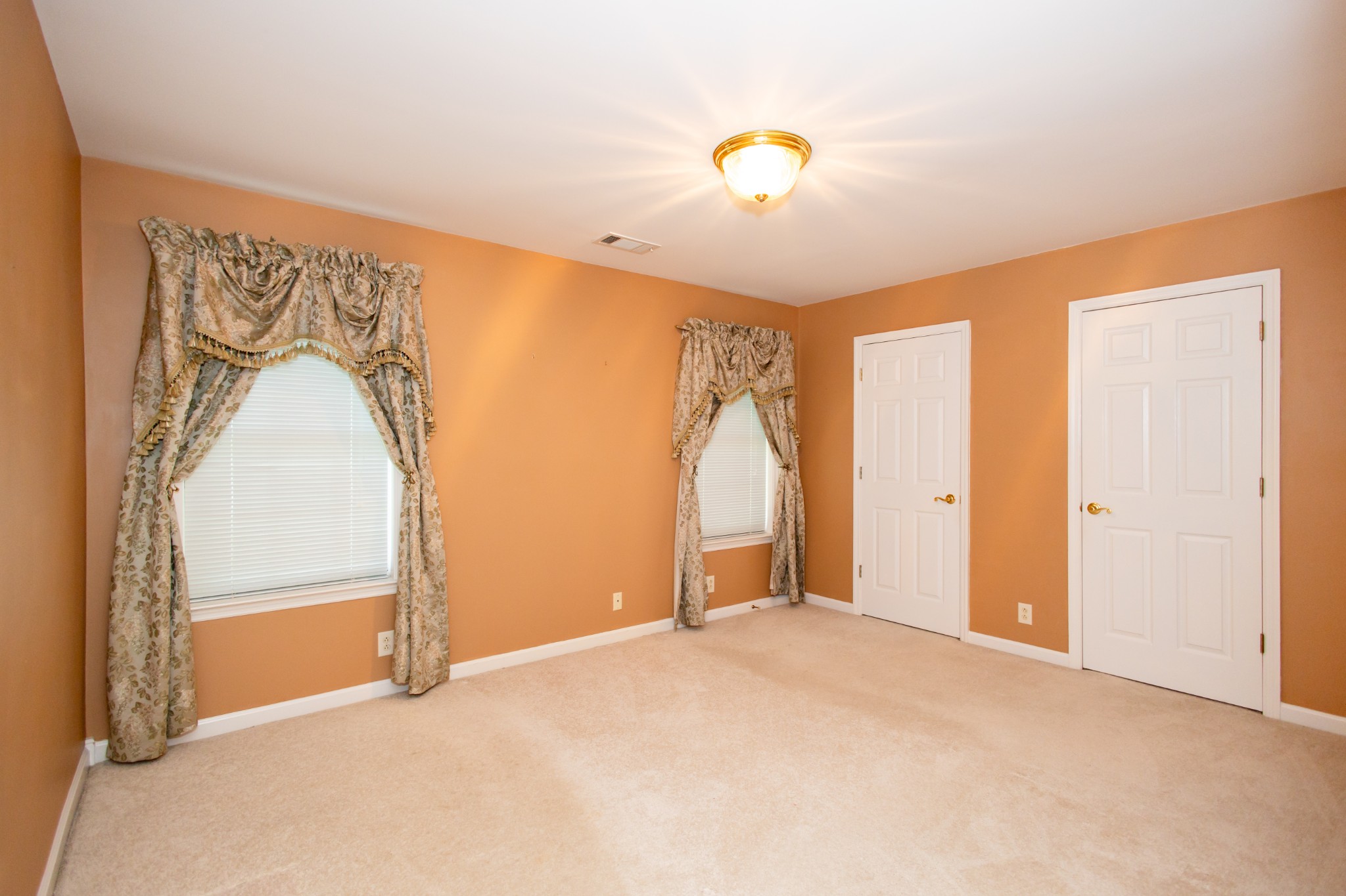 4304 Cambridge Dr