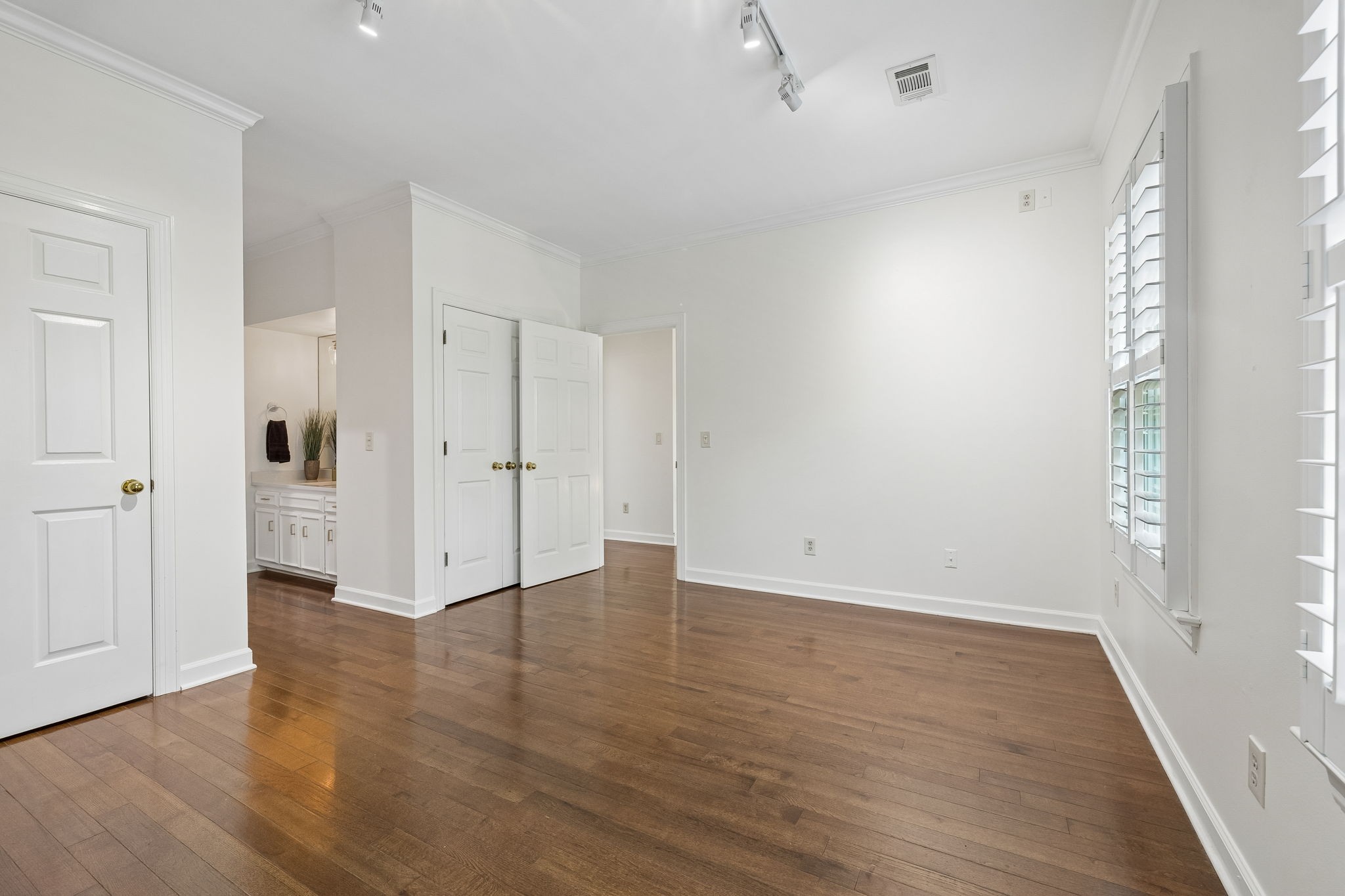 3015 Woodlawn Dr