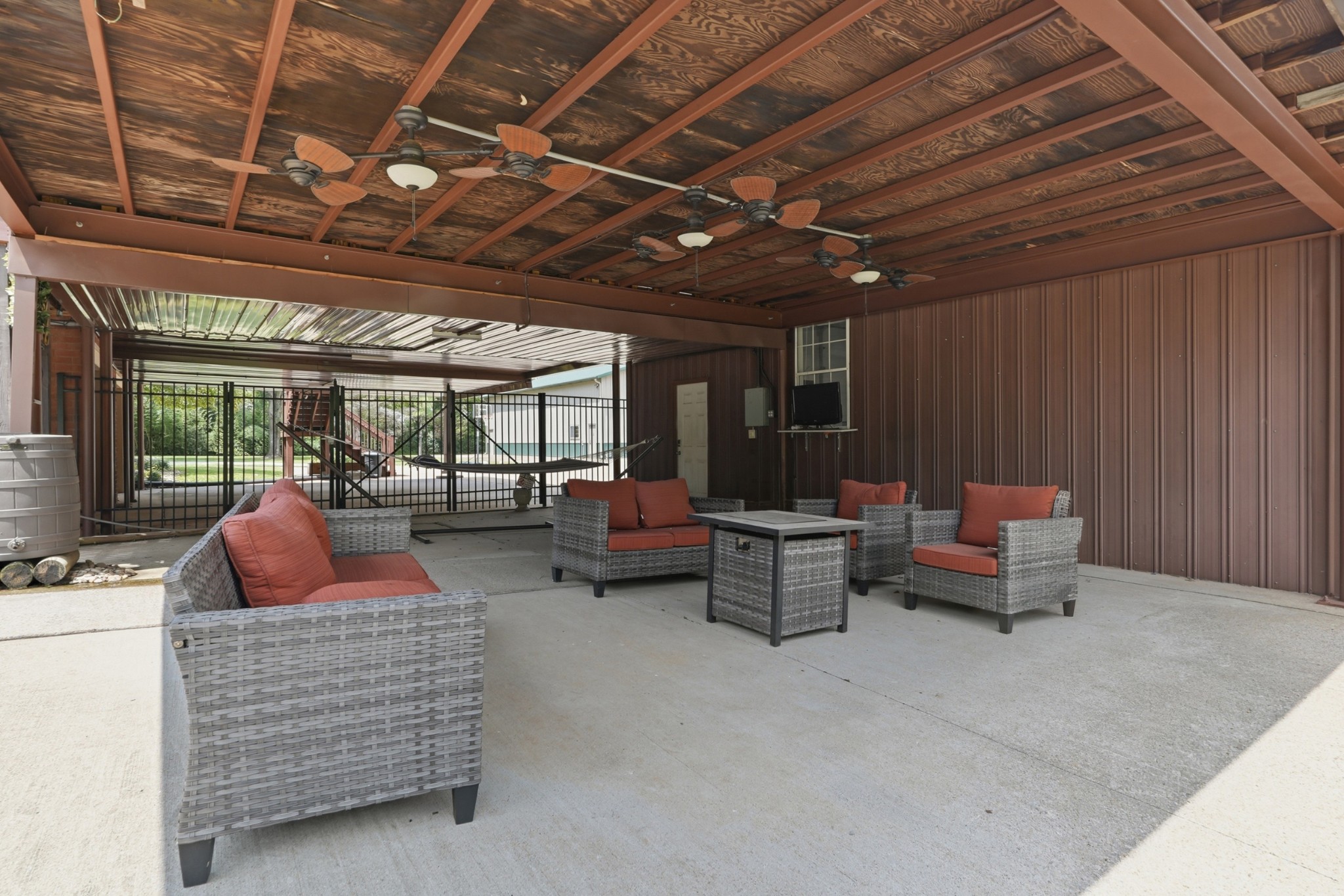 831 Osborne Ln