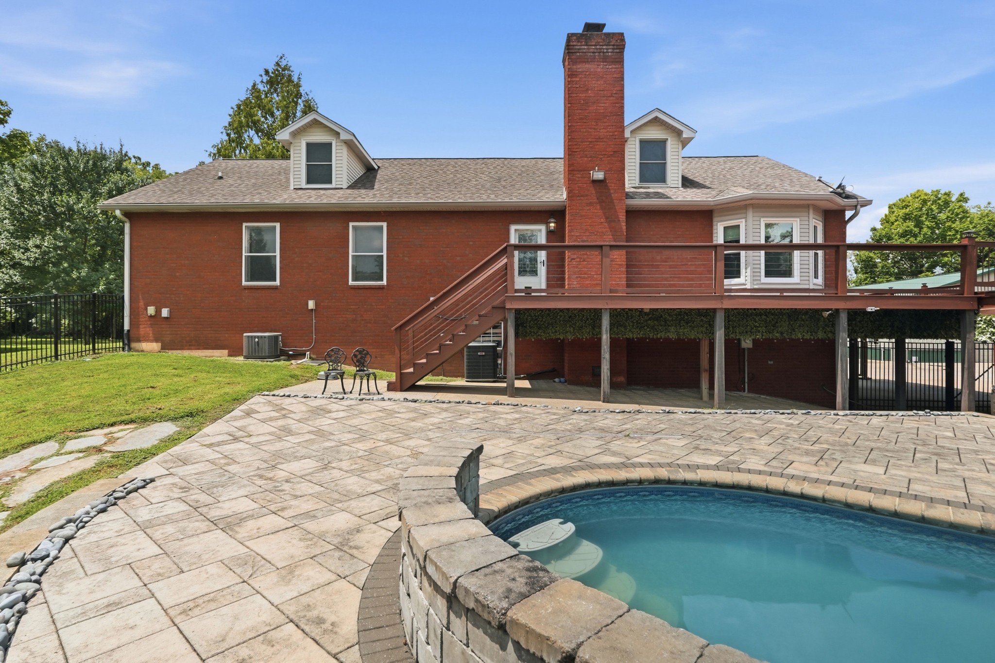 831 Osborne Ln