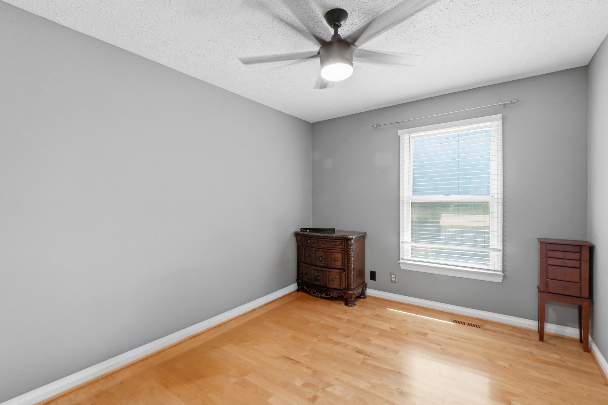 831 Osborne Ln