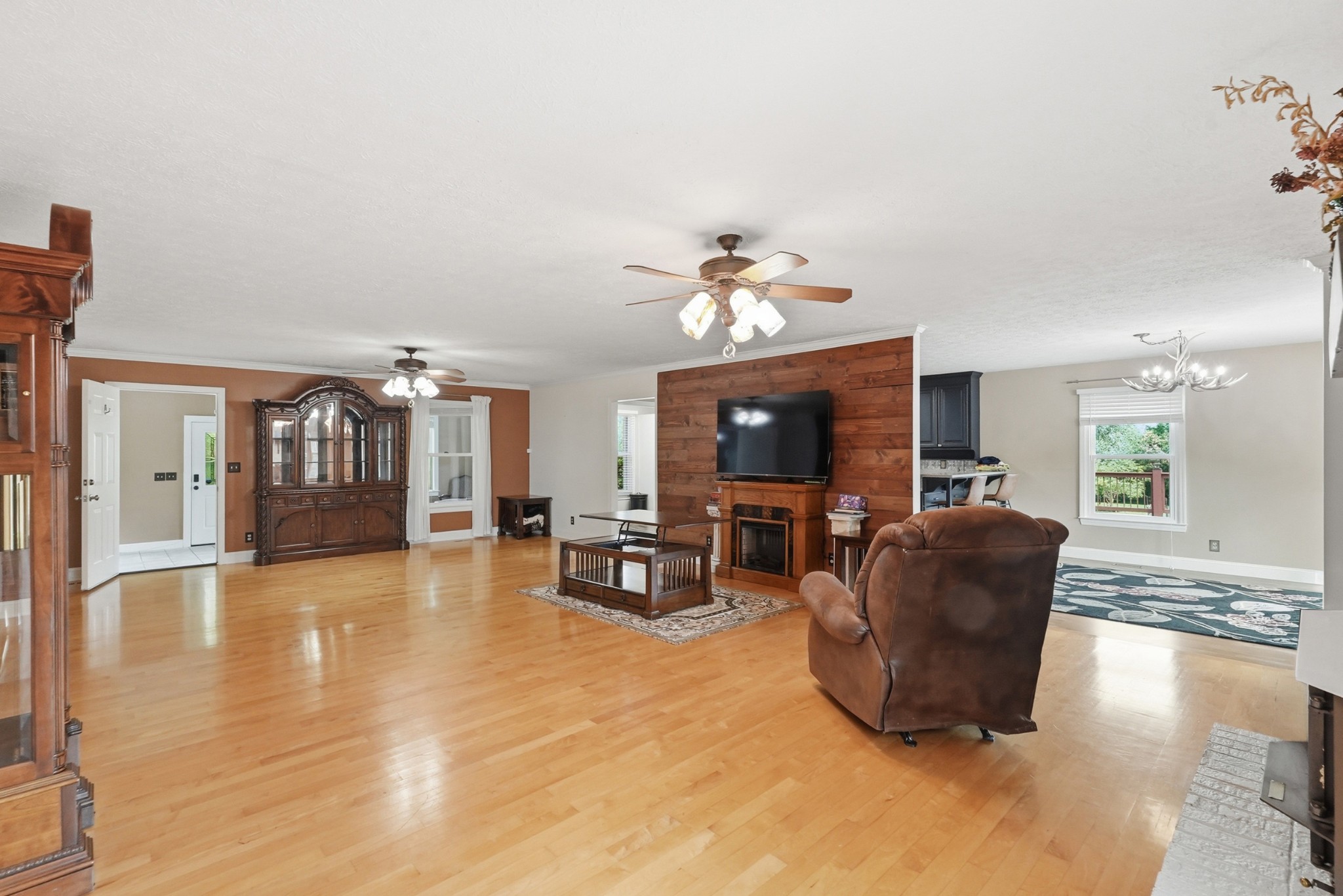 831 Osborne Ln
