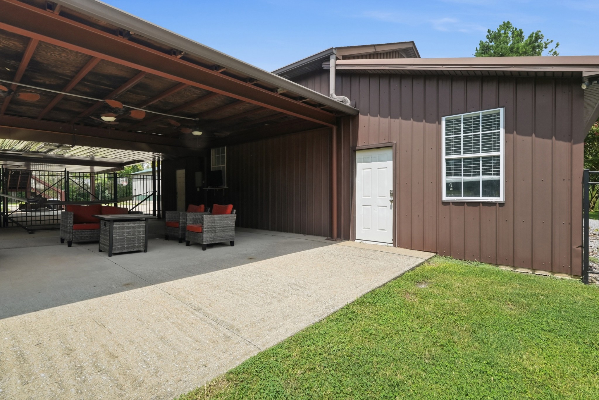 831 Osborne Ln