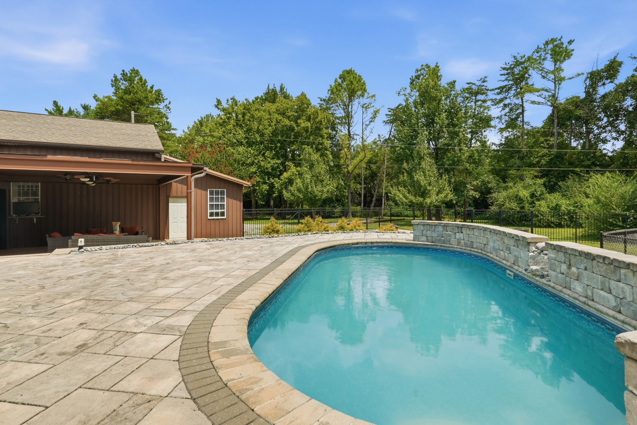 831 Osborne Ln