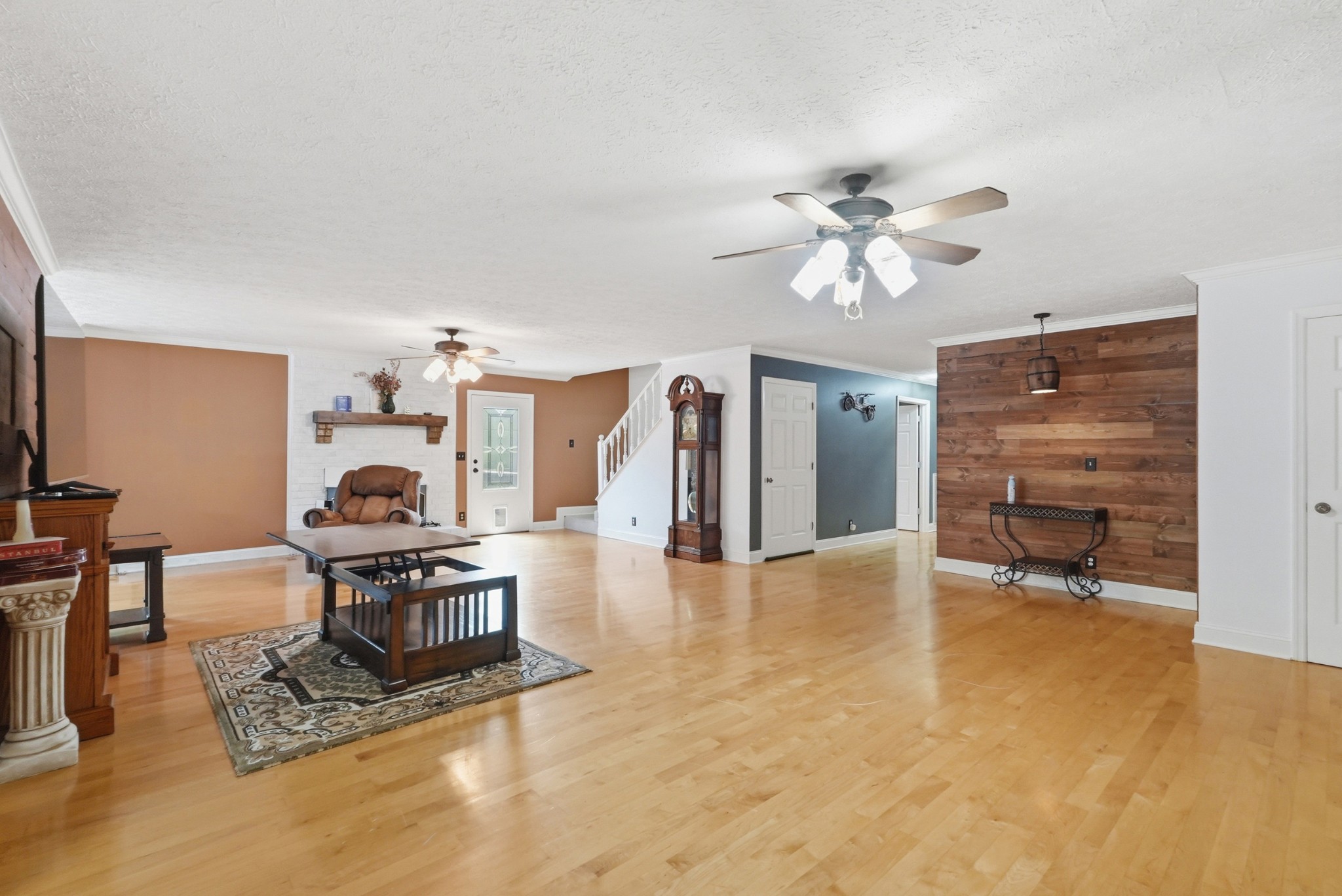 831 Osborne Ln