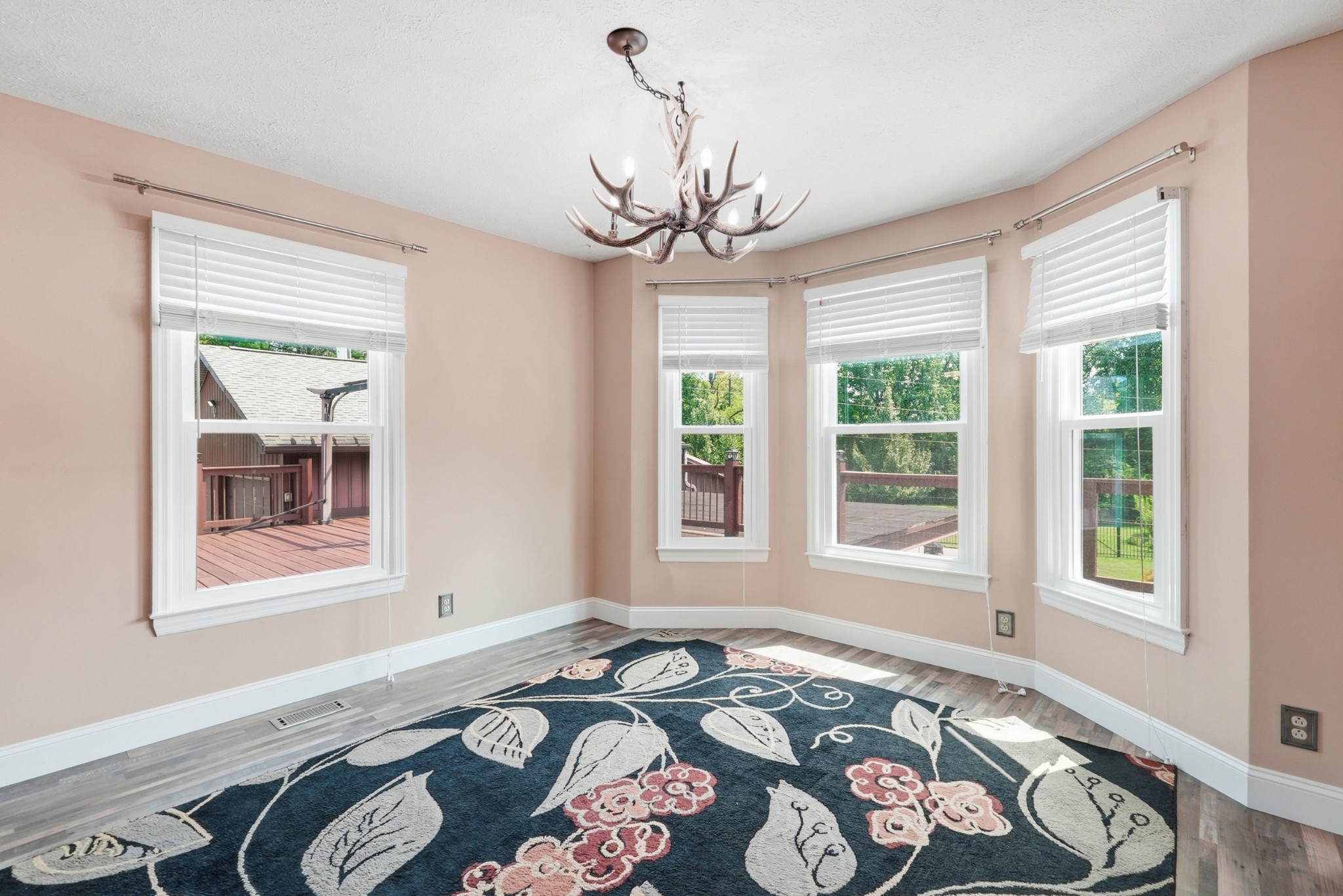 831 Osborne Ln