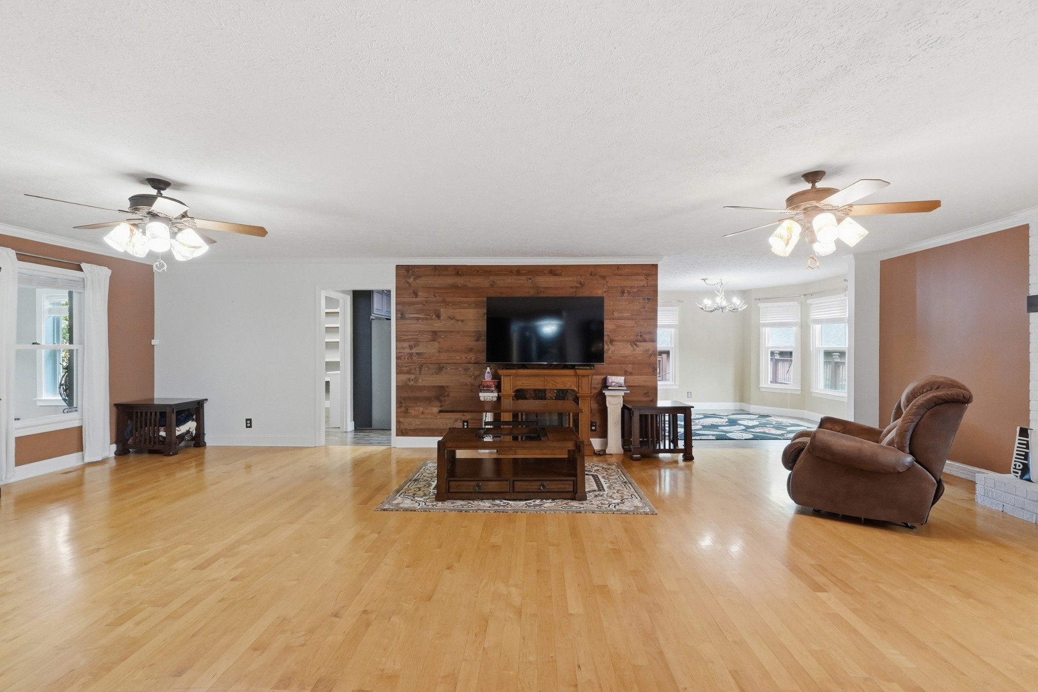 831 Osborne Ln
