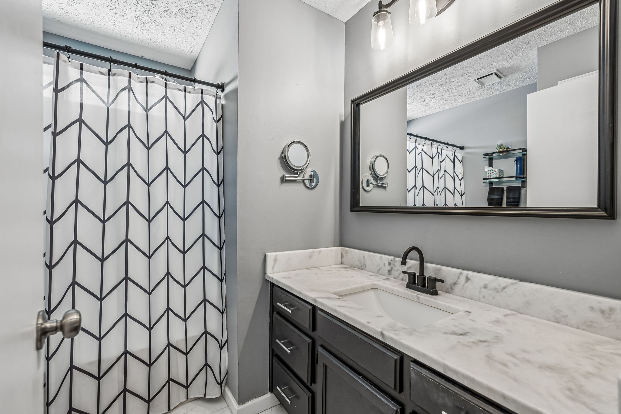 5506 Knollcrest