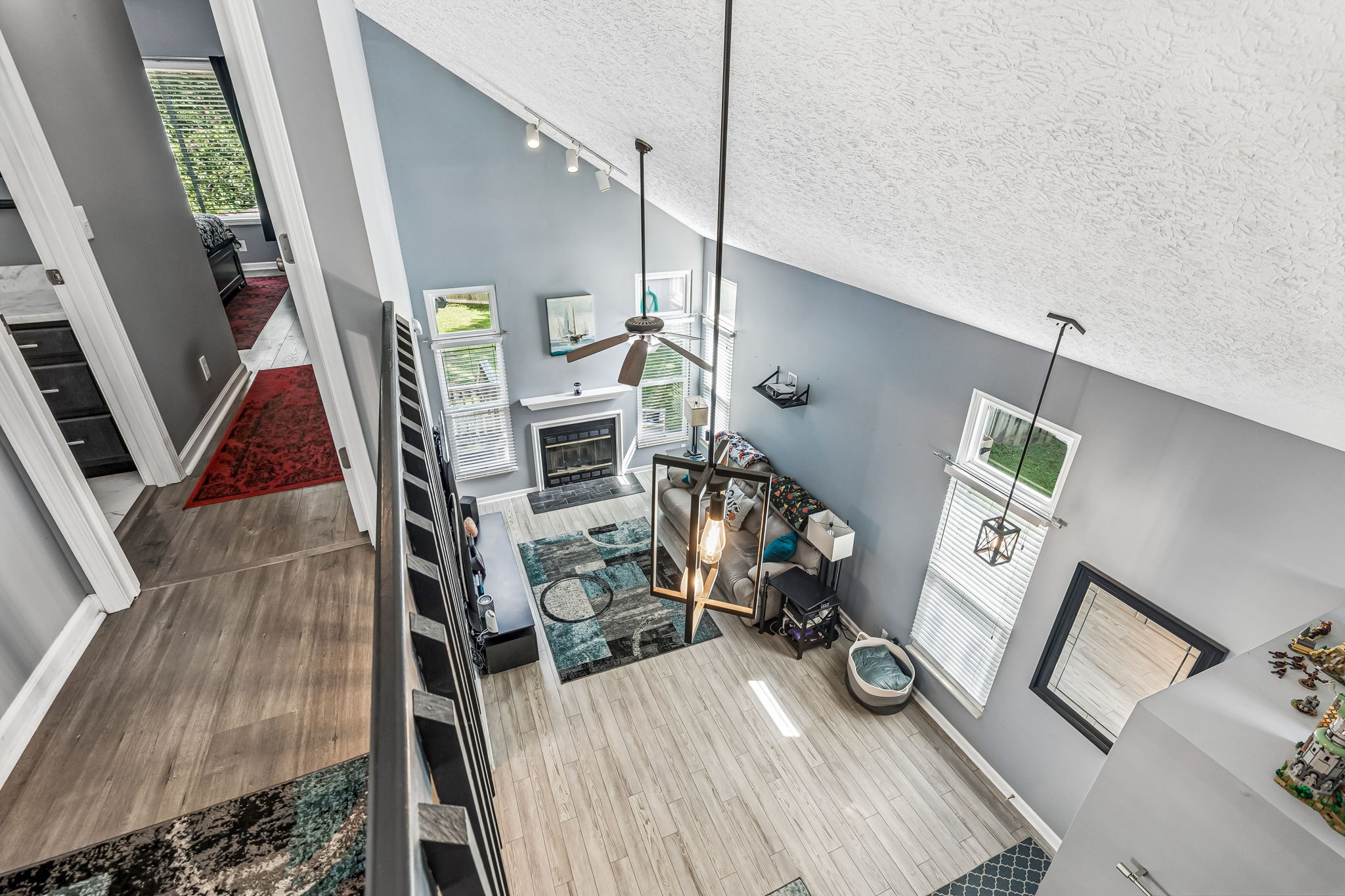 5506 Knollcrest