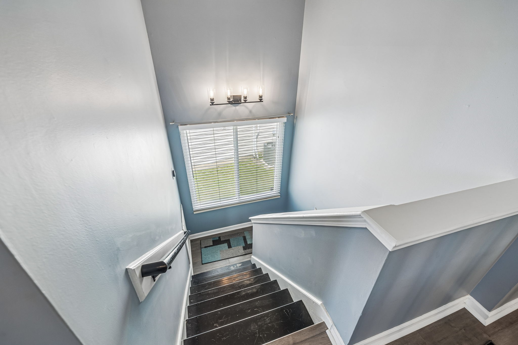 5506 Knollcrest
