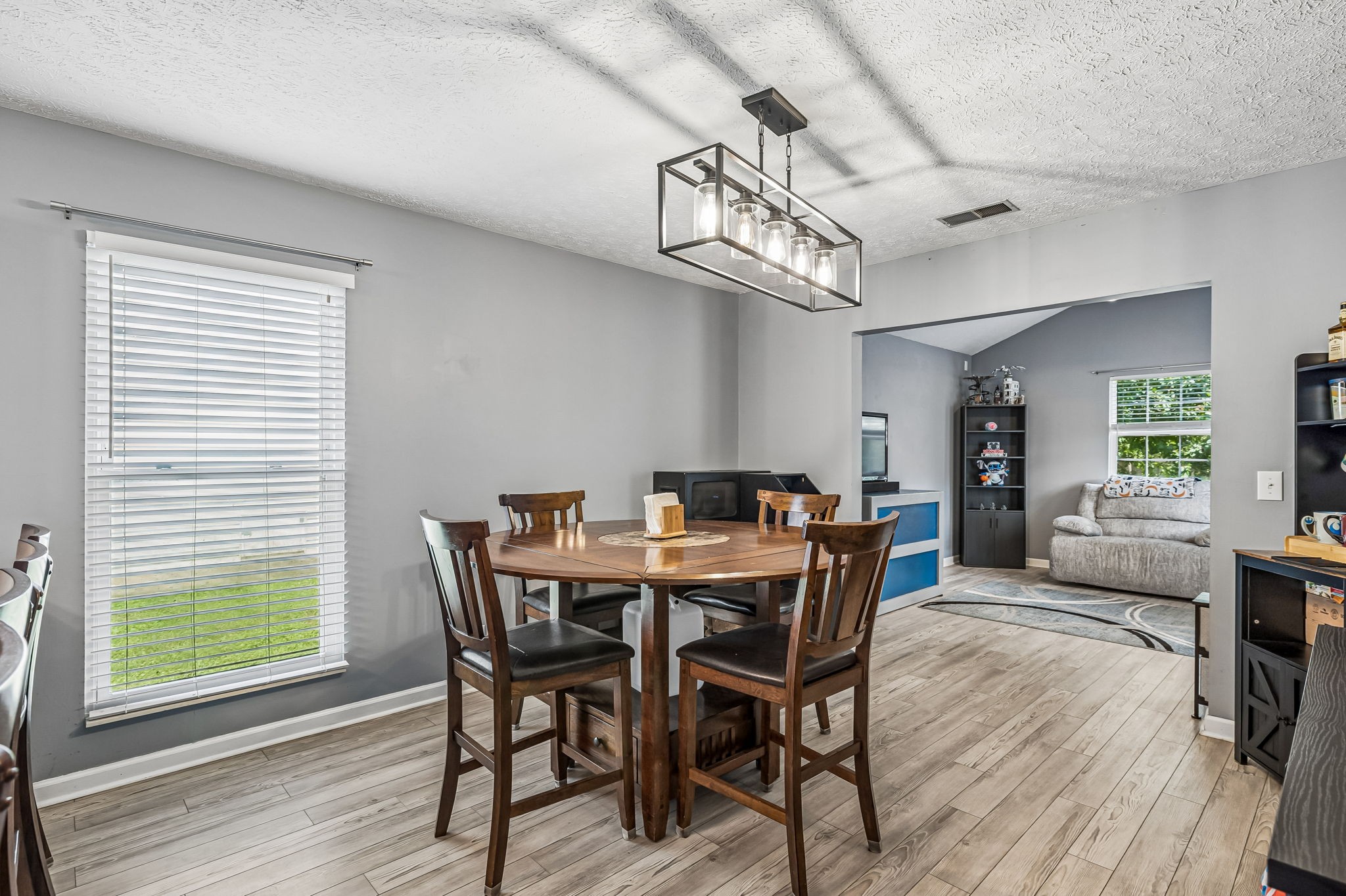 5506 Knollcrest