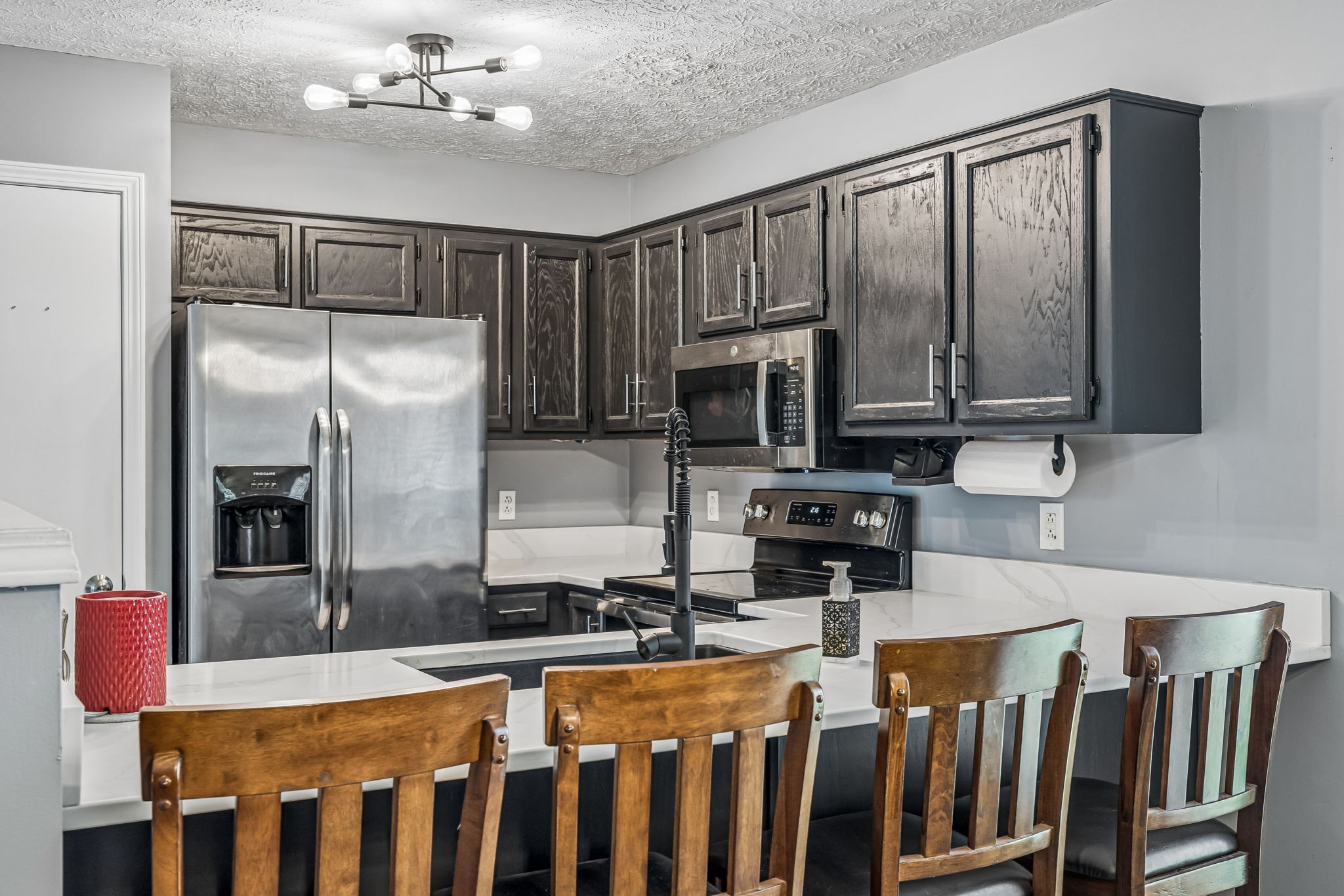 5506 Knollcrest