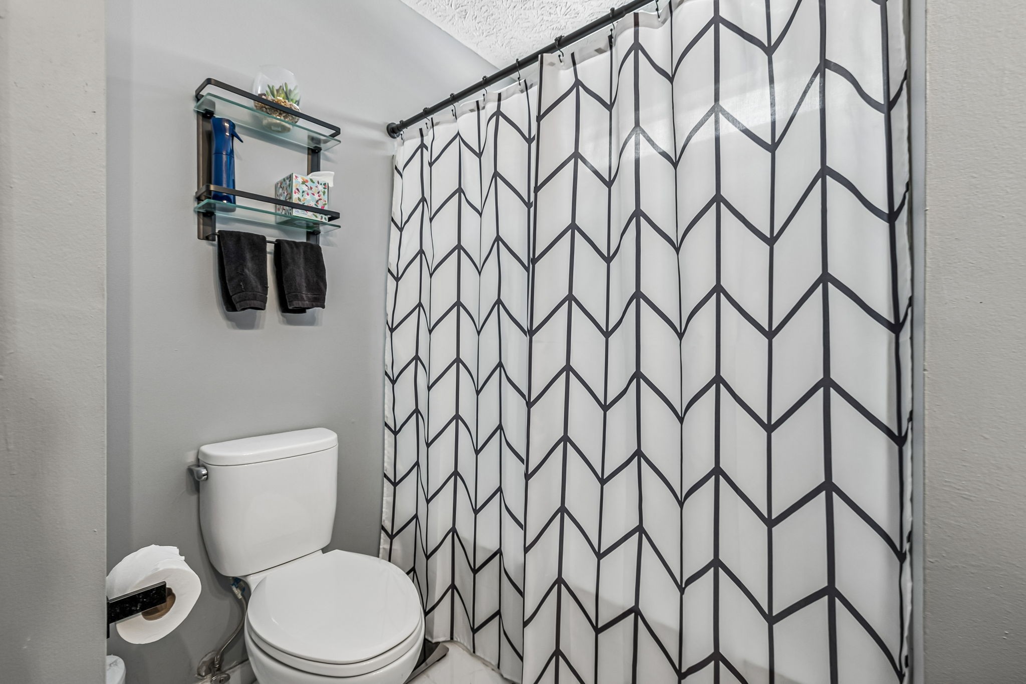 5506 Knollcrest