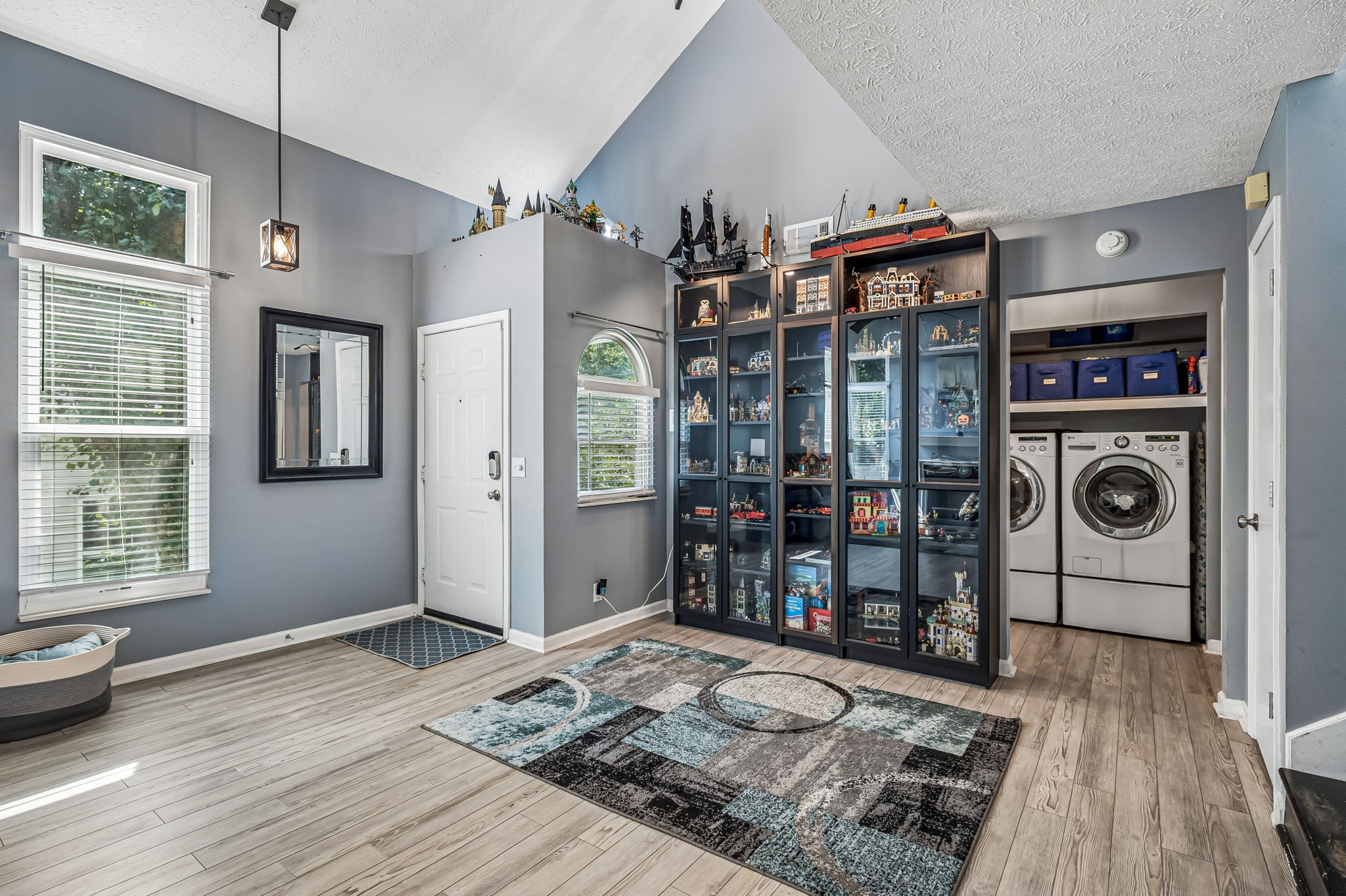 5506 Knollcrest