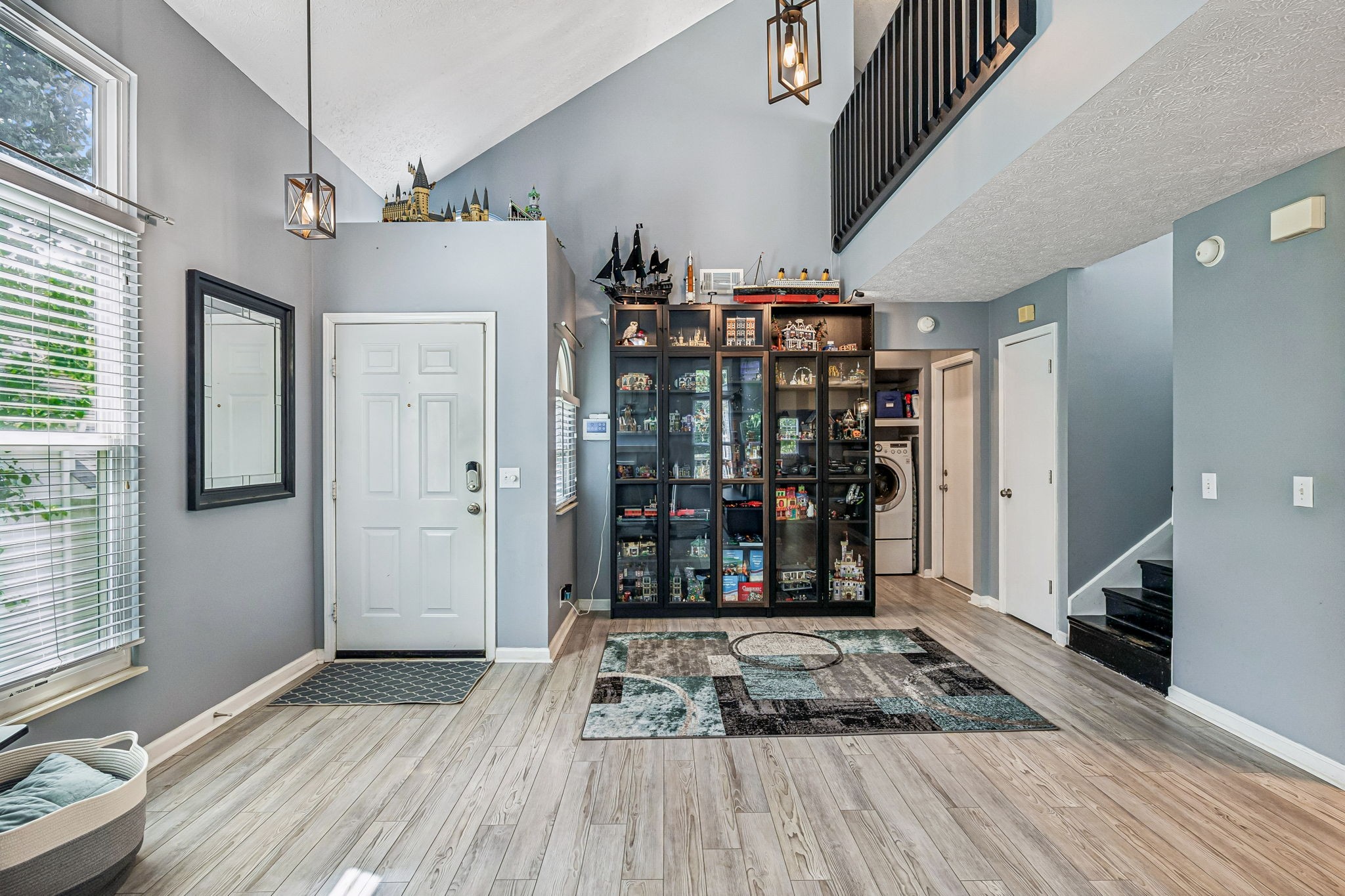 5506 Knollcrest