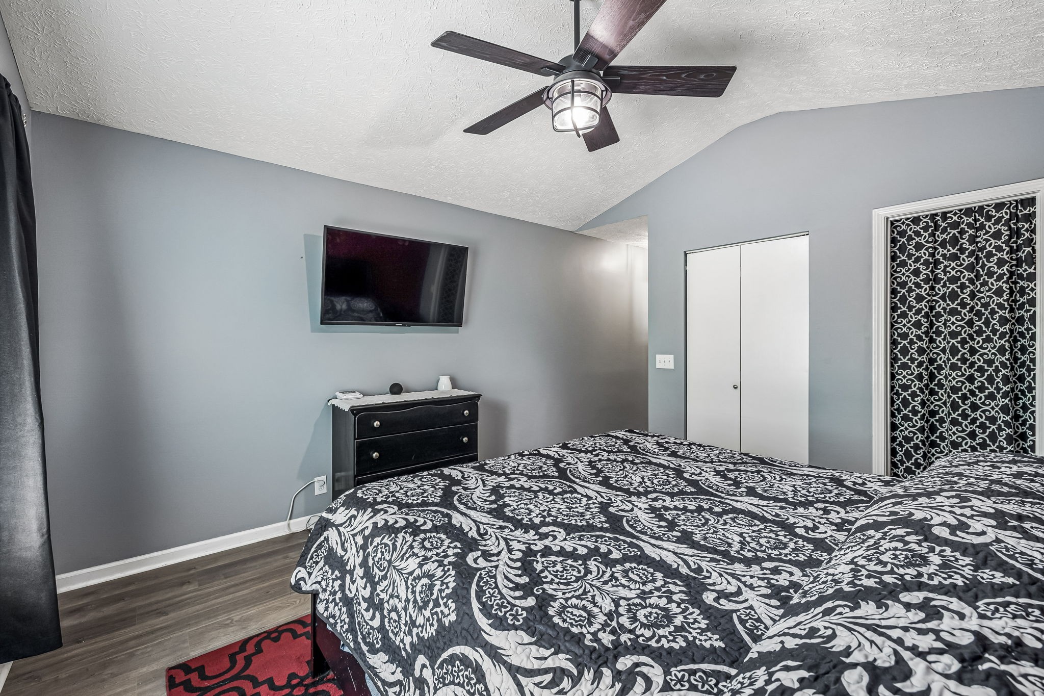 5506 Knollcrest